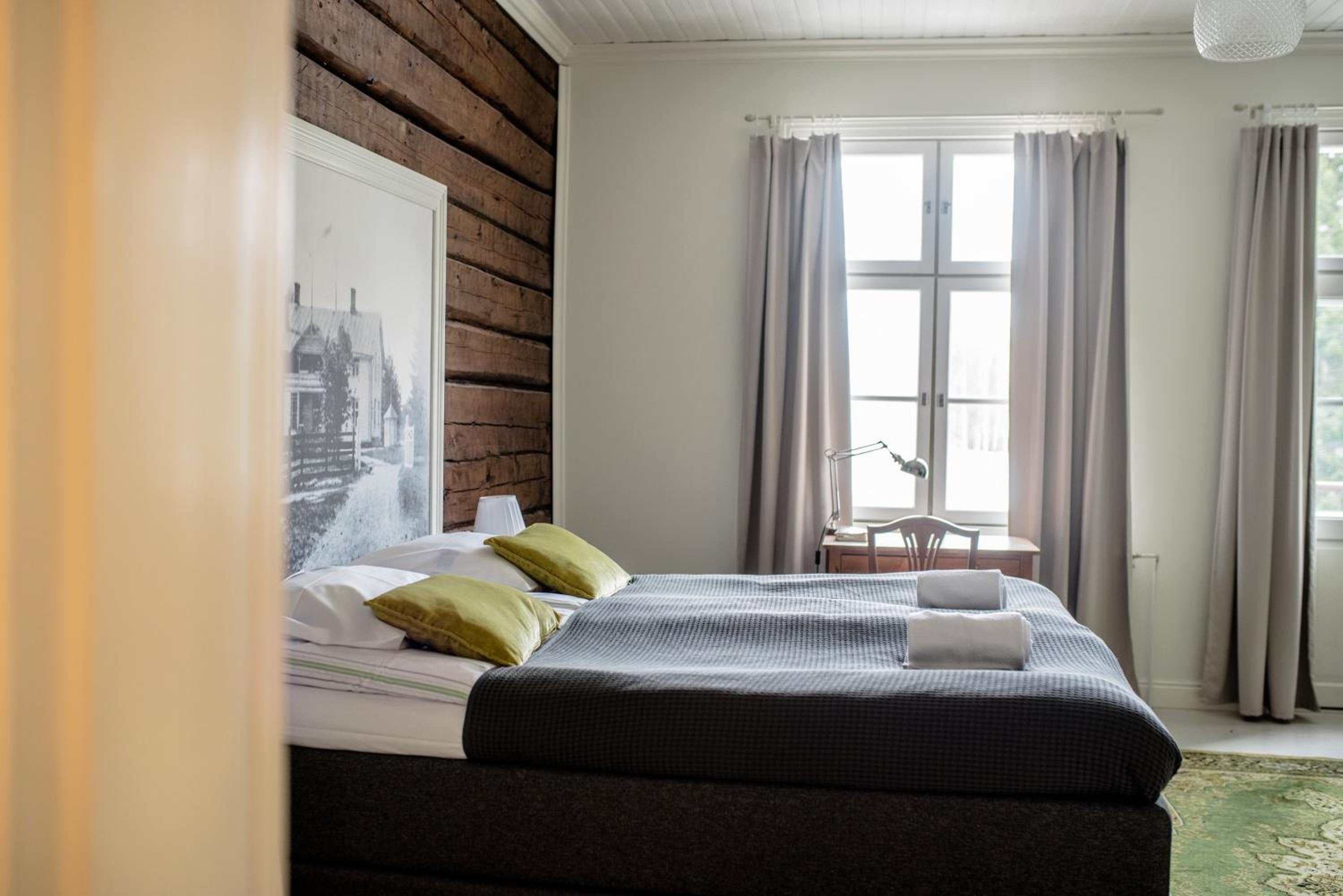 Quadruple Room with Balcony - Photo 4