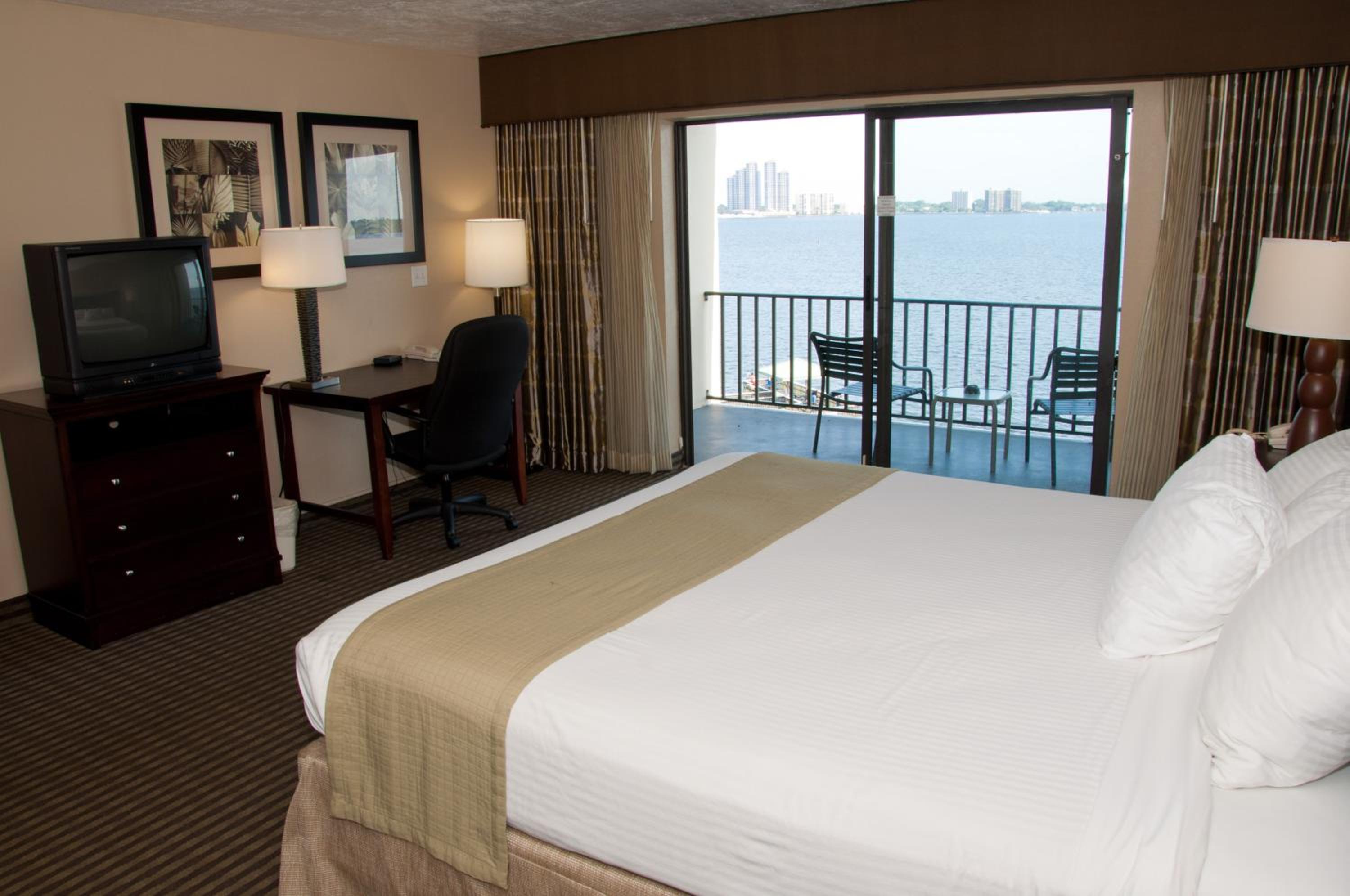 King Room with River View - Non-Smoking - Photo 6