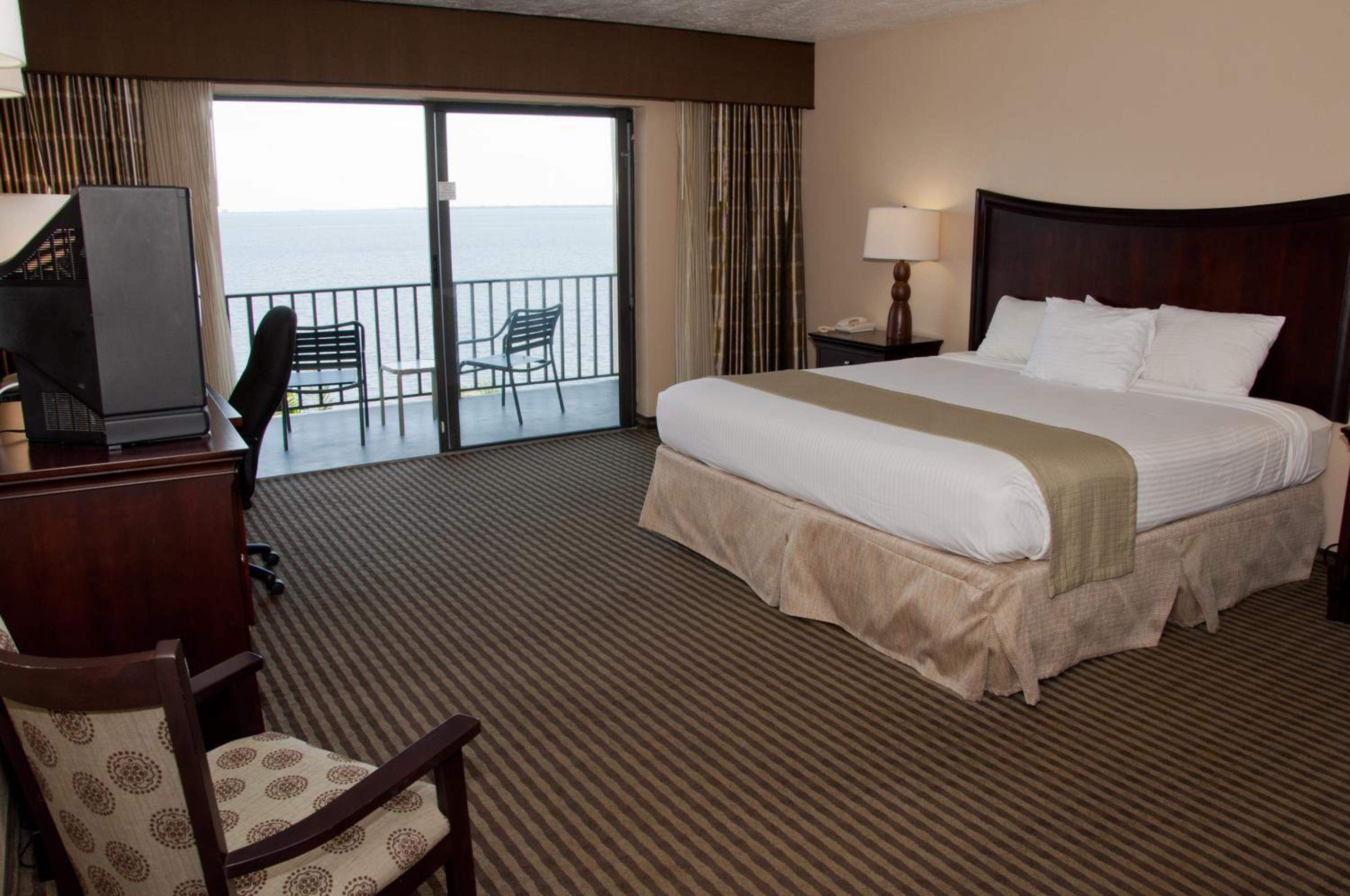 Queen Room with Balcony - Non-Smoking - Photo 6