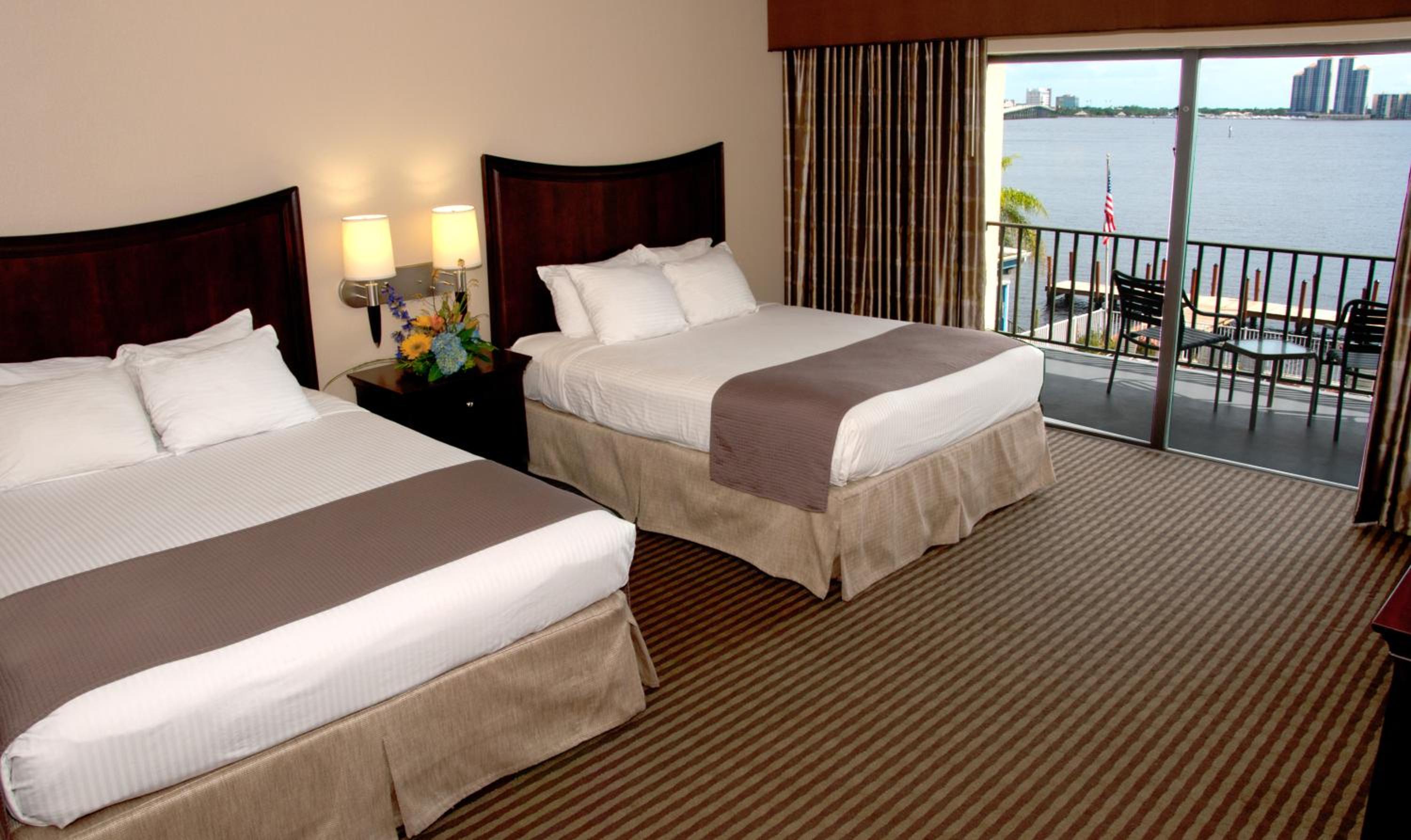 Queen Room with Two Queen Beds with Balcony - Non-Smoking - Photo 5
