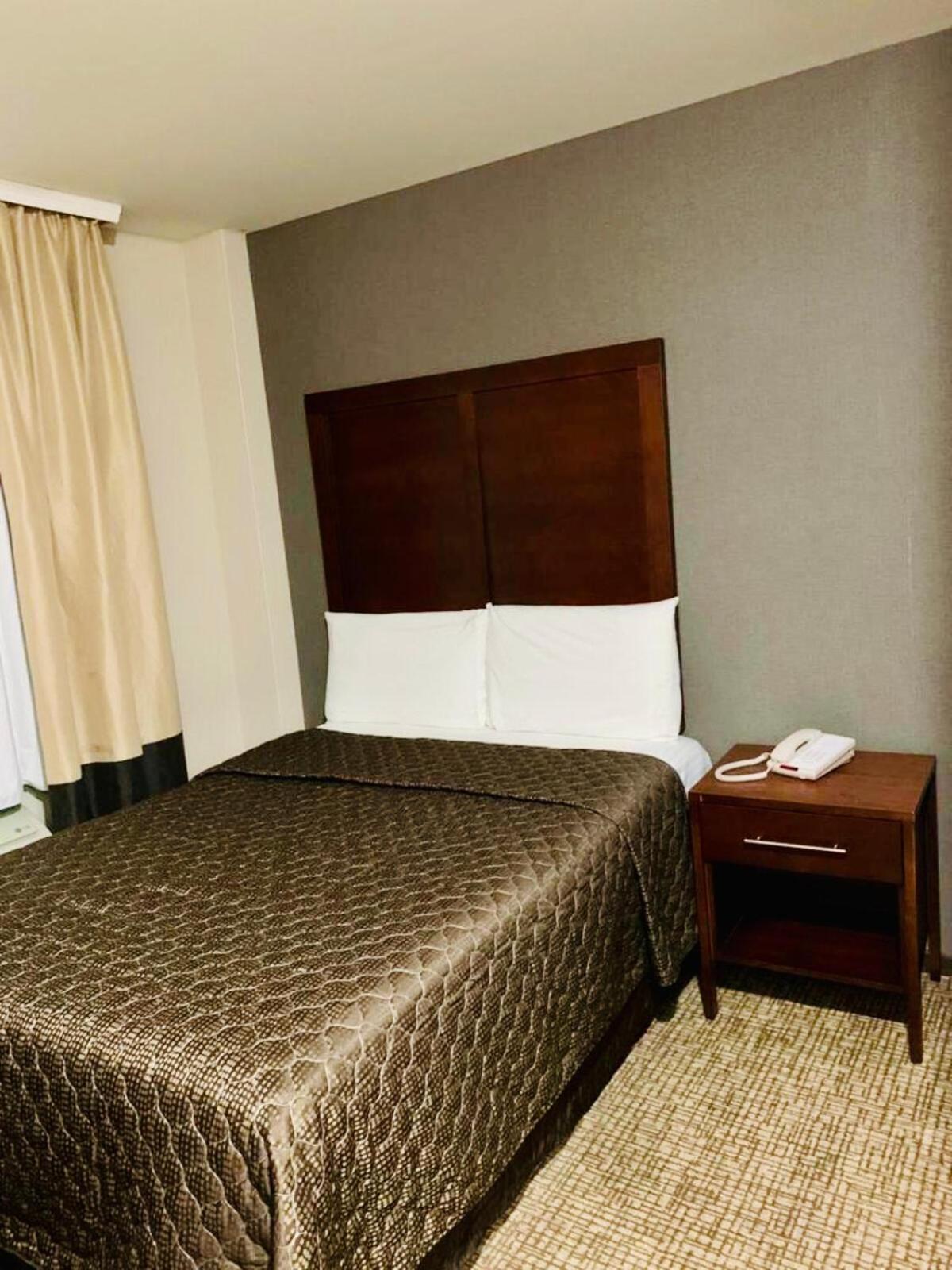 Deluxe Queen Room - Photo 3