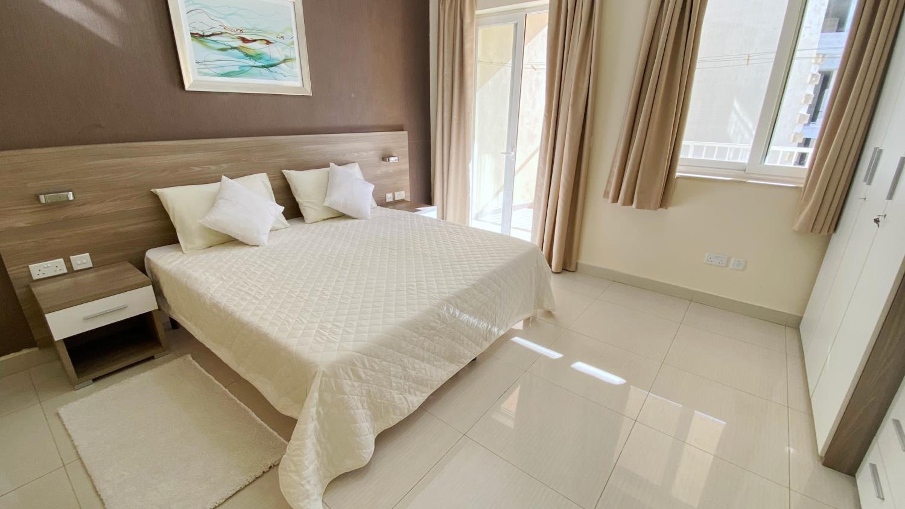One-Bedroom Apartment - Photo 1