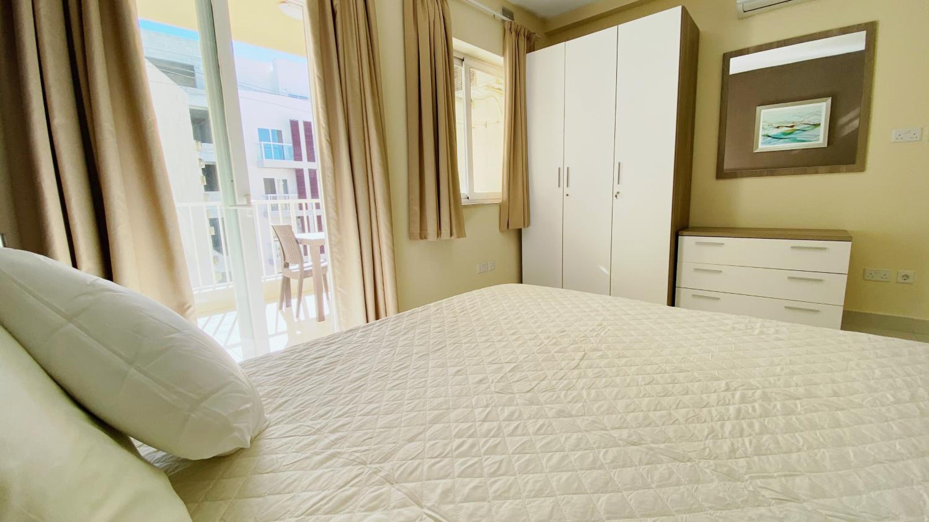 One-Bedroom Apartment - Photo 8