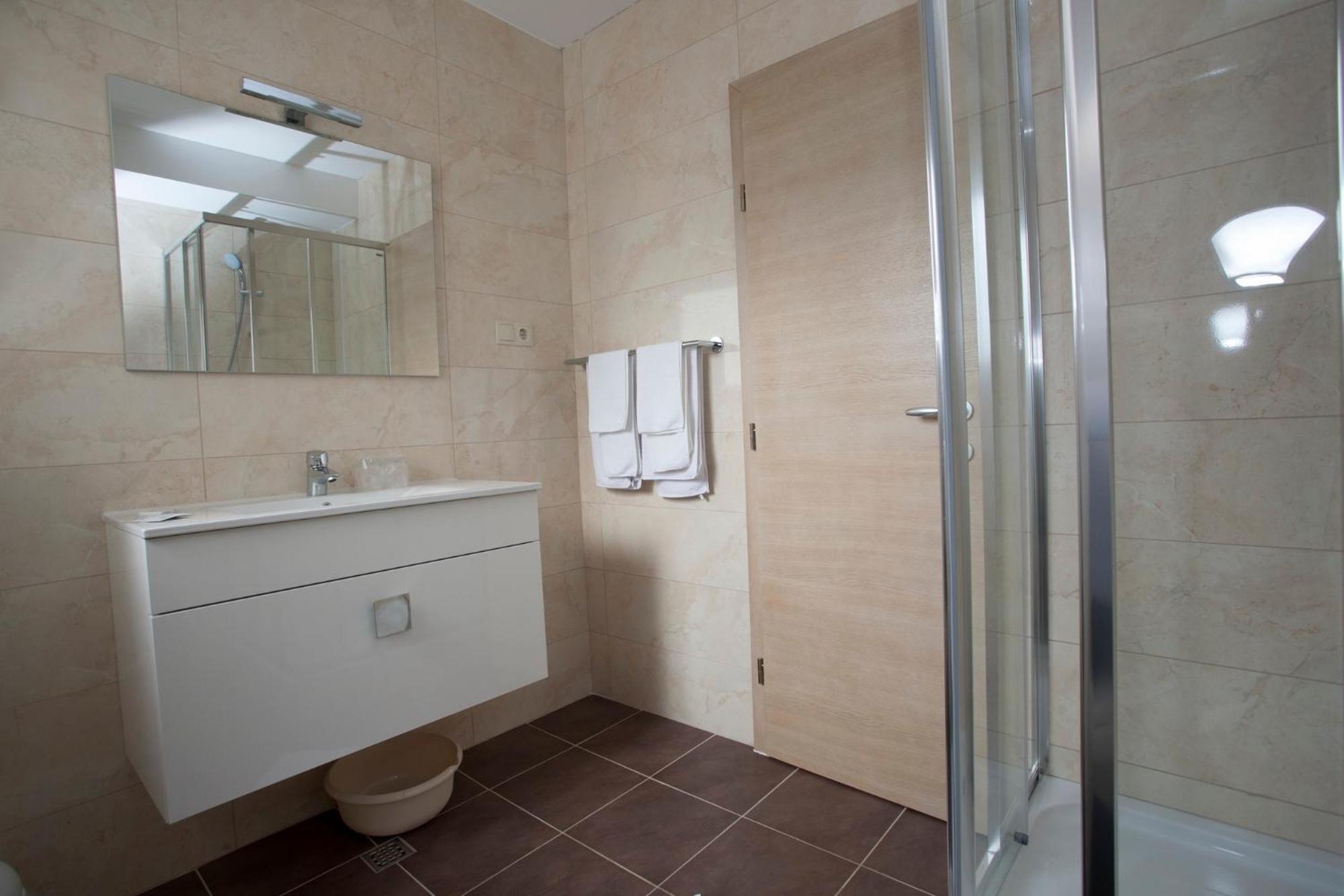 Deluxe Double Room with Balcony photo 3