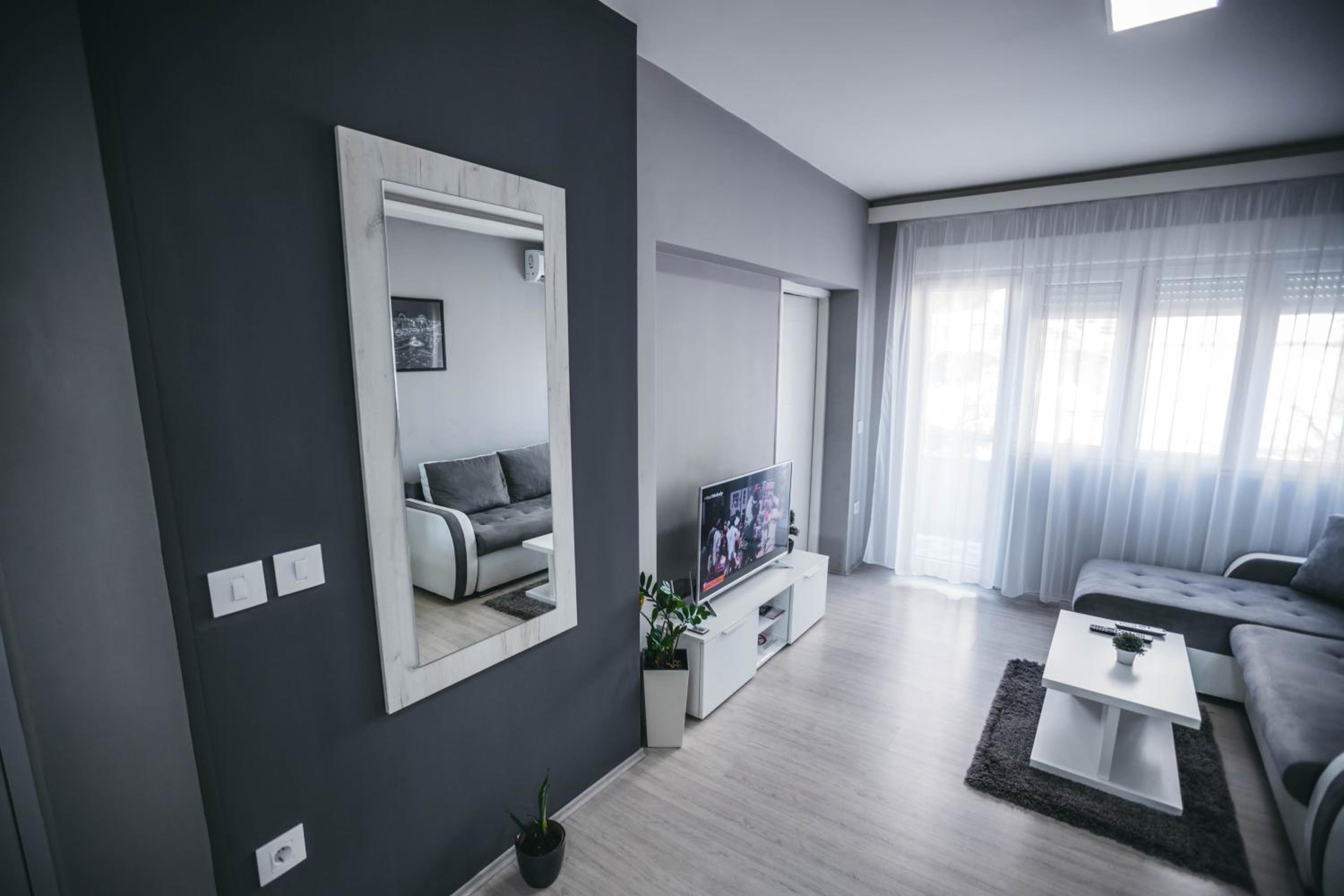 One-Bedroom Apartment photo 2