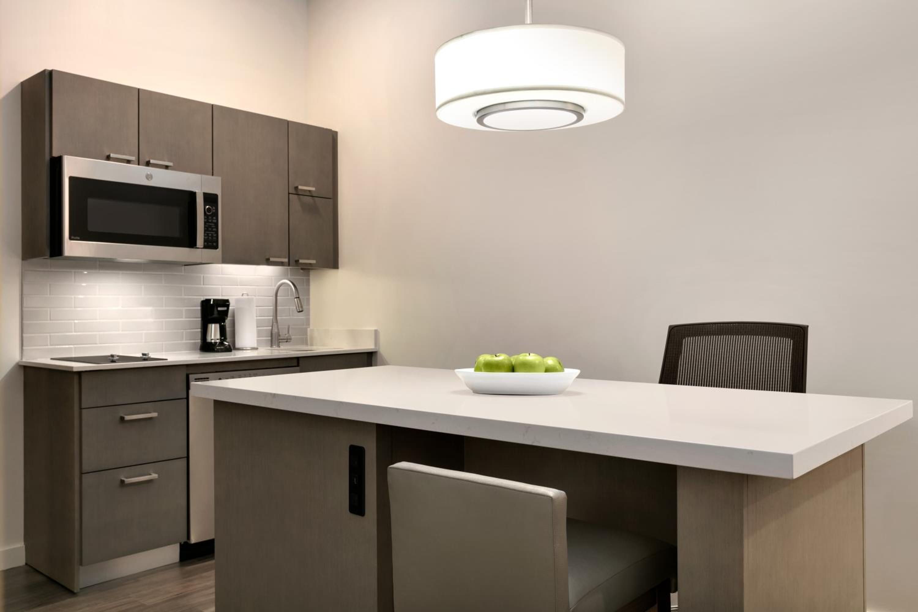 King Studio Suite with Kitchen and Sofa Bed - Photo 4