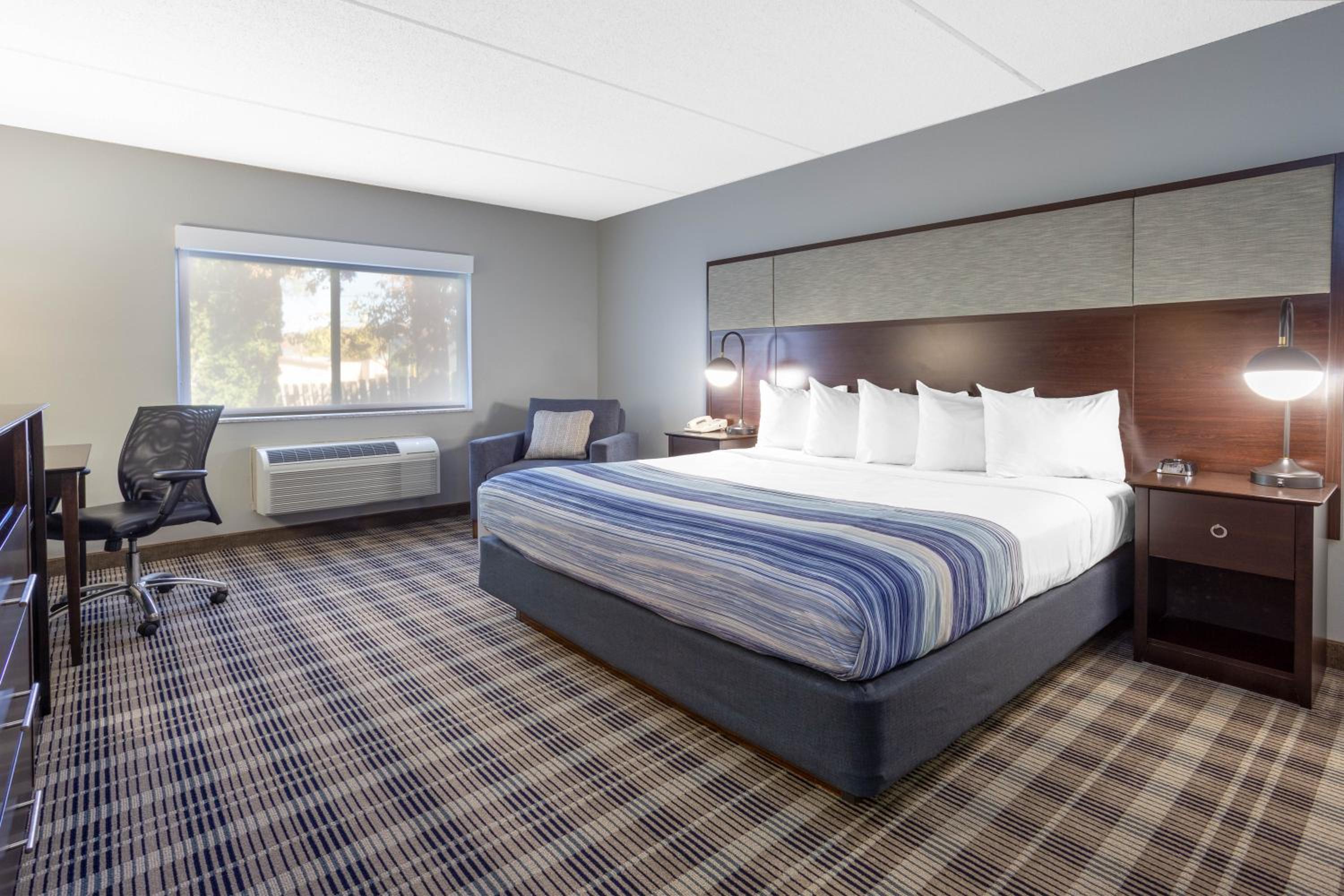 King Room - Mobility Access/Non-Smoking - Photo 1