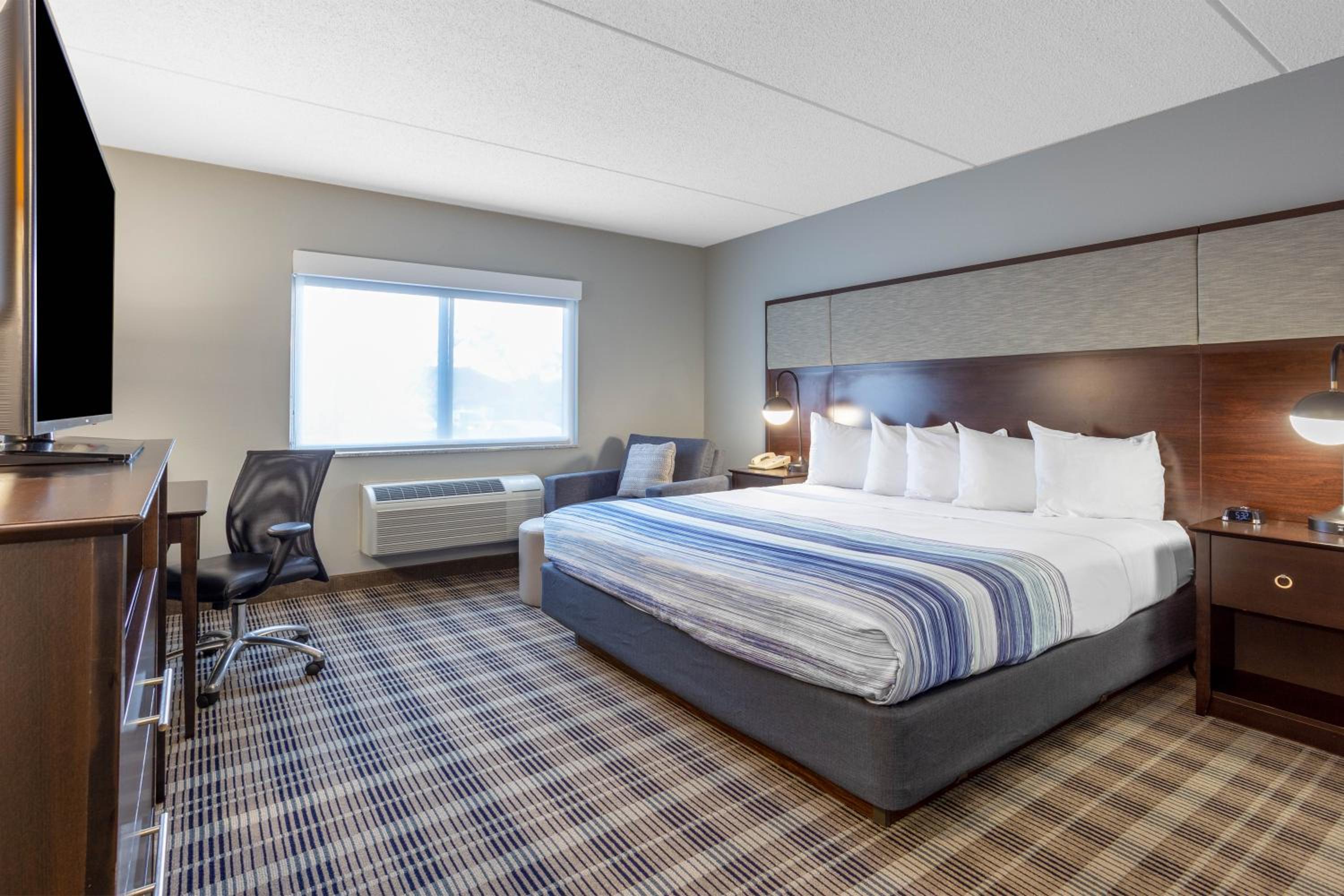 King Room - Non-Smoking - Photo 1
