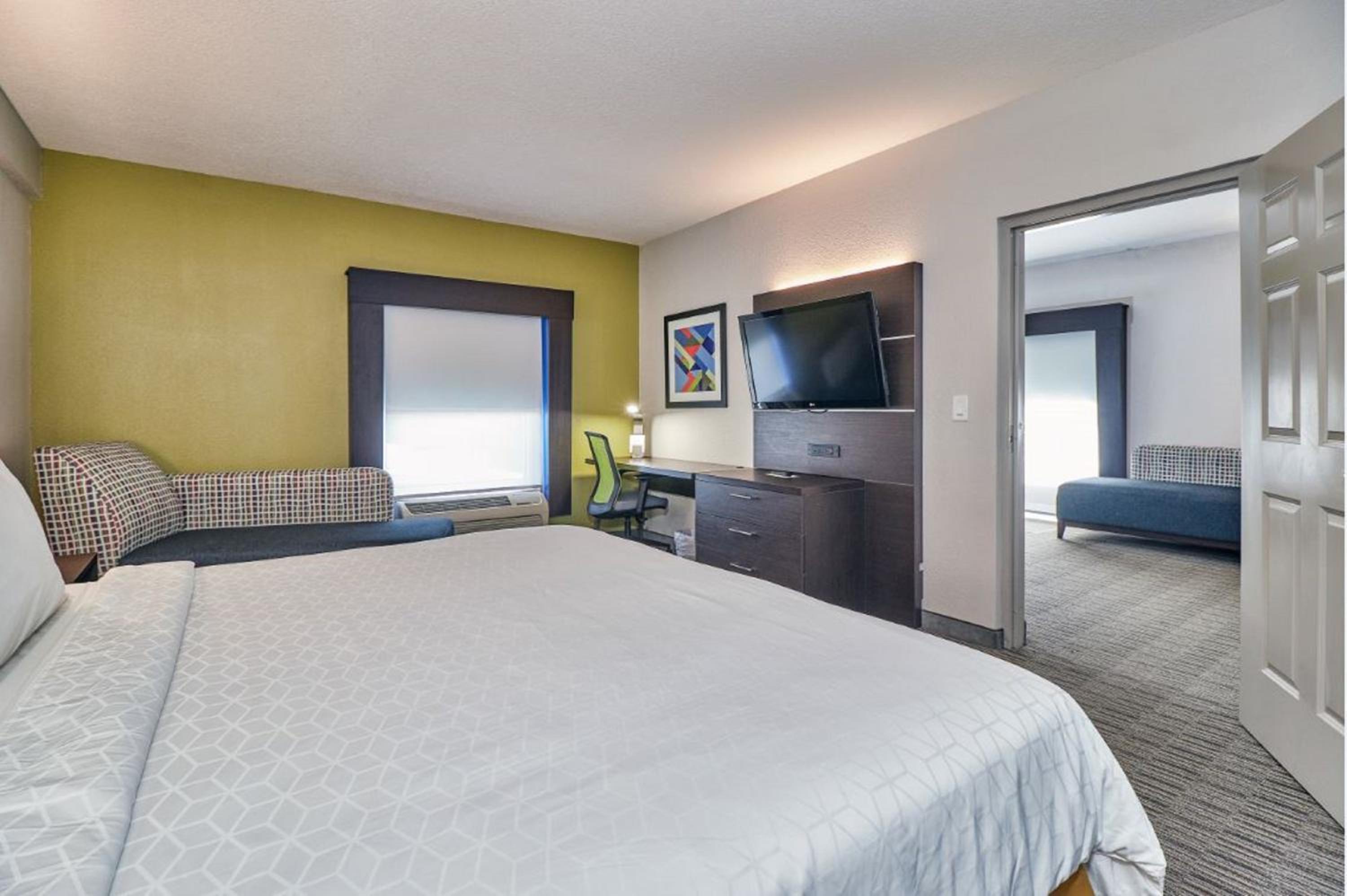 One-Bedroom Suite - Photo 1