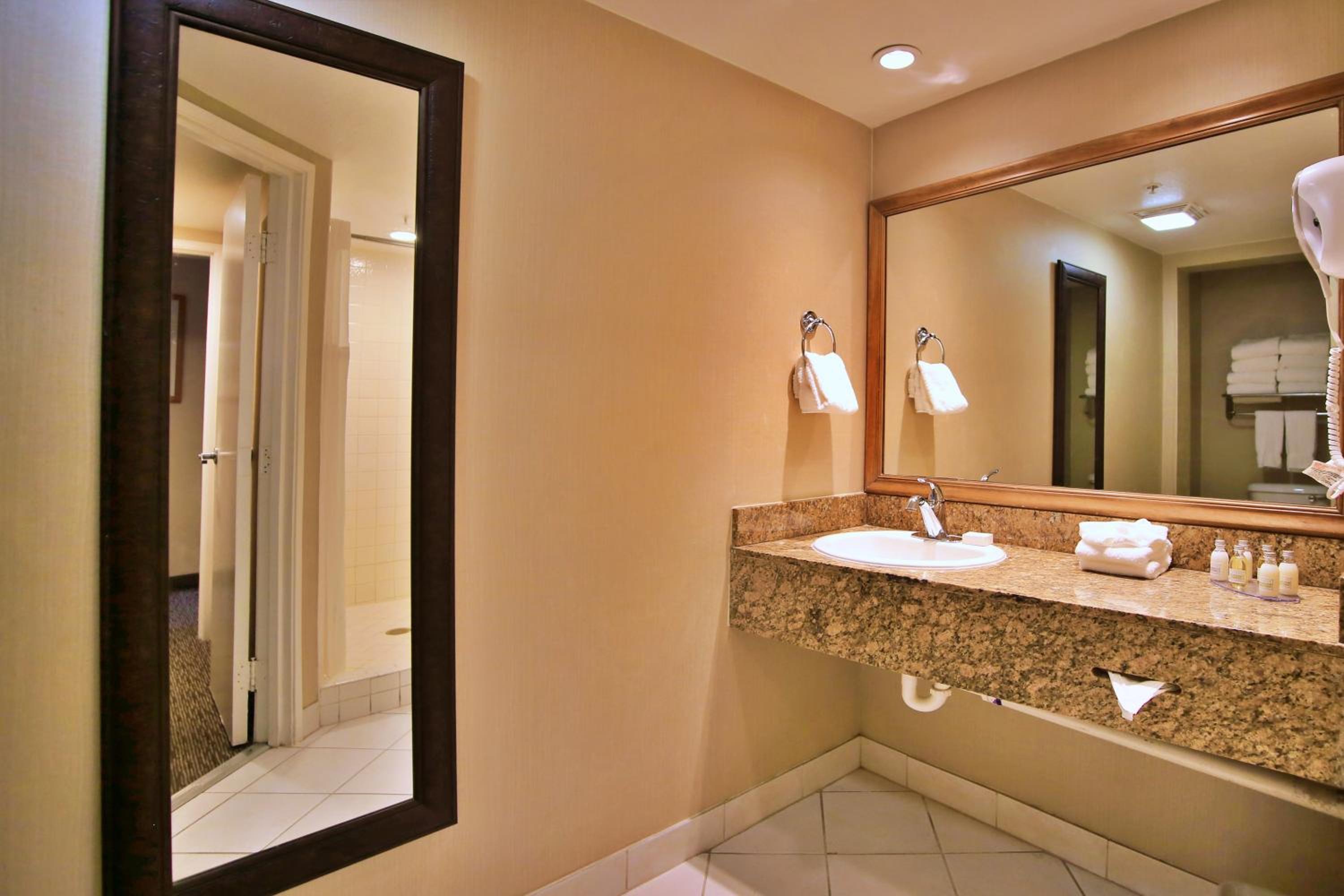 Family Room - Disability Access - Photo 4