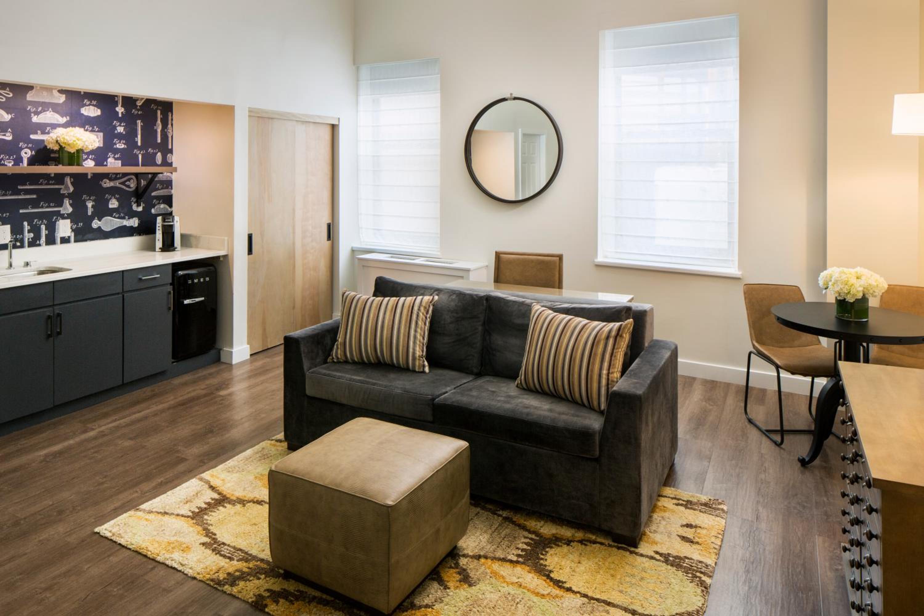 One-Bedroom King Suite - Photo 5