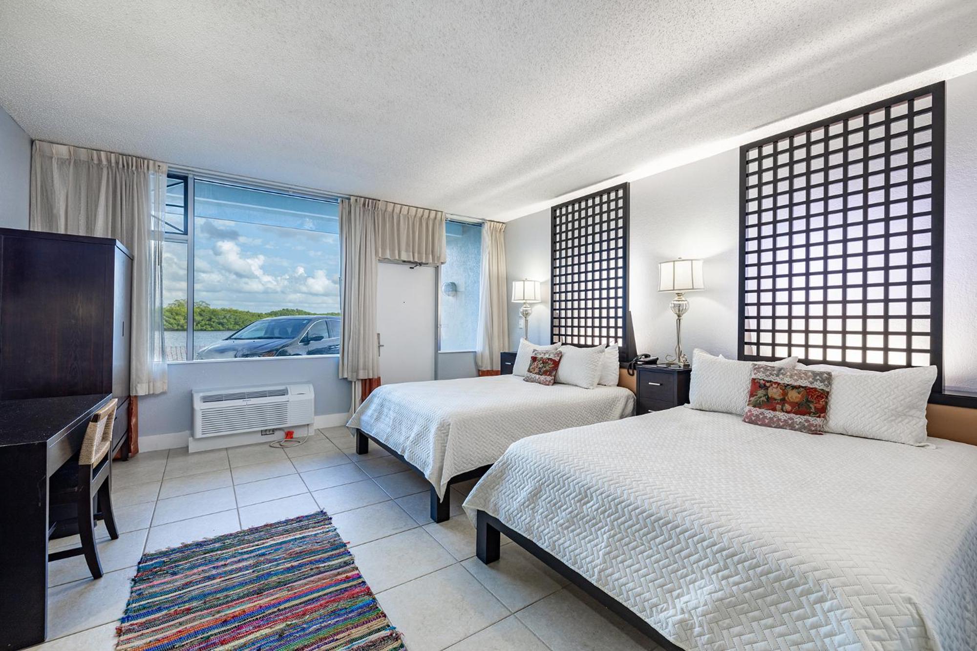 Double Room with Lake View - Photo 23