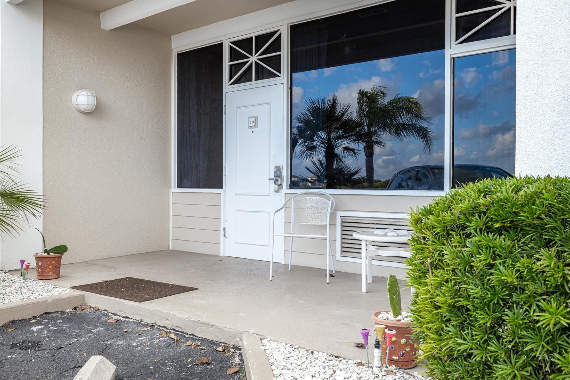 Double Room with Lake View - Photo 35