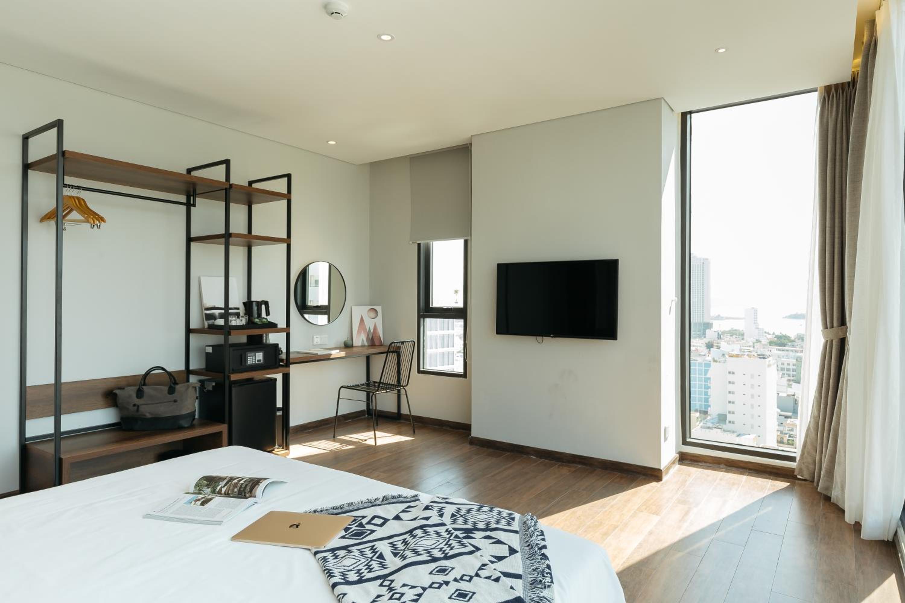 Premier Double Room with Sea View - Photo 4