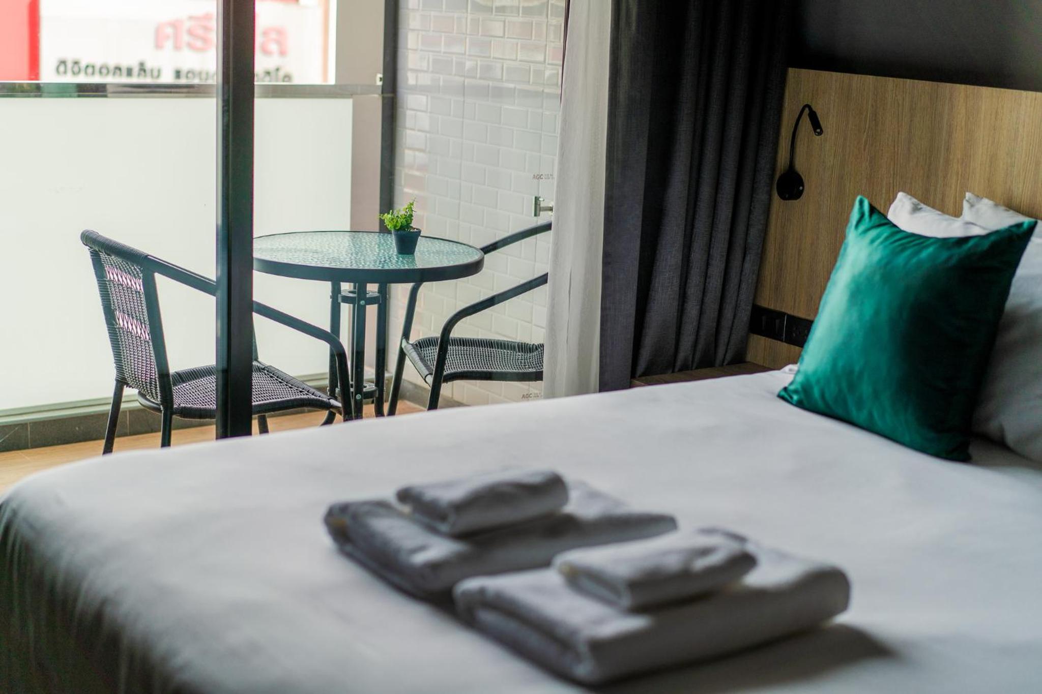 Family Suite with Balcony - Photo 20