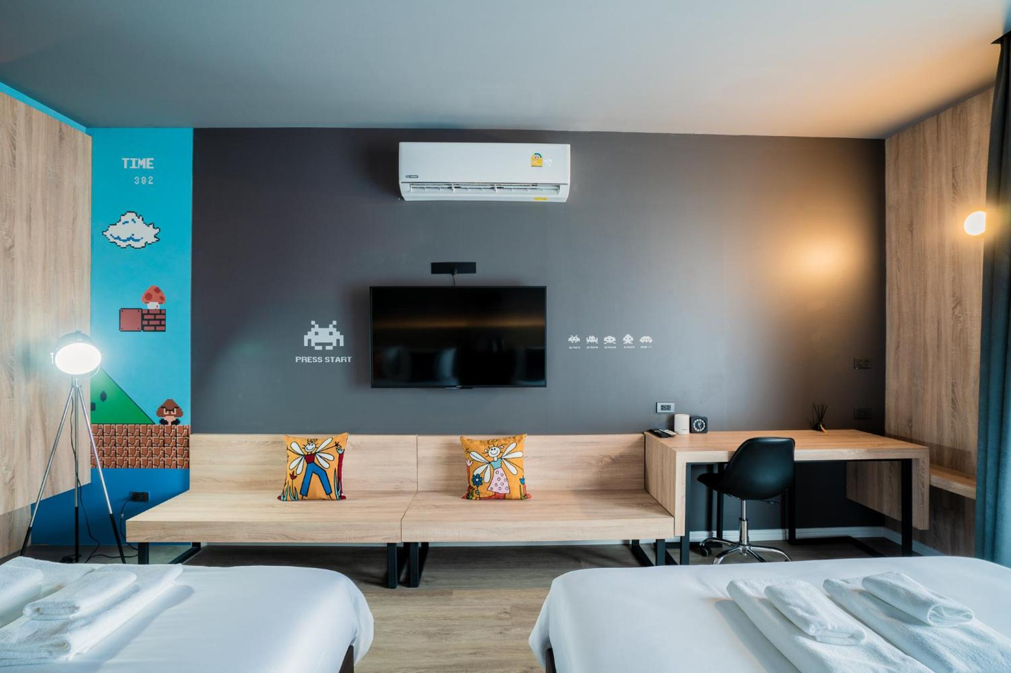 Family Suite with Balcony - Photo 17