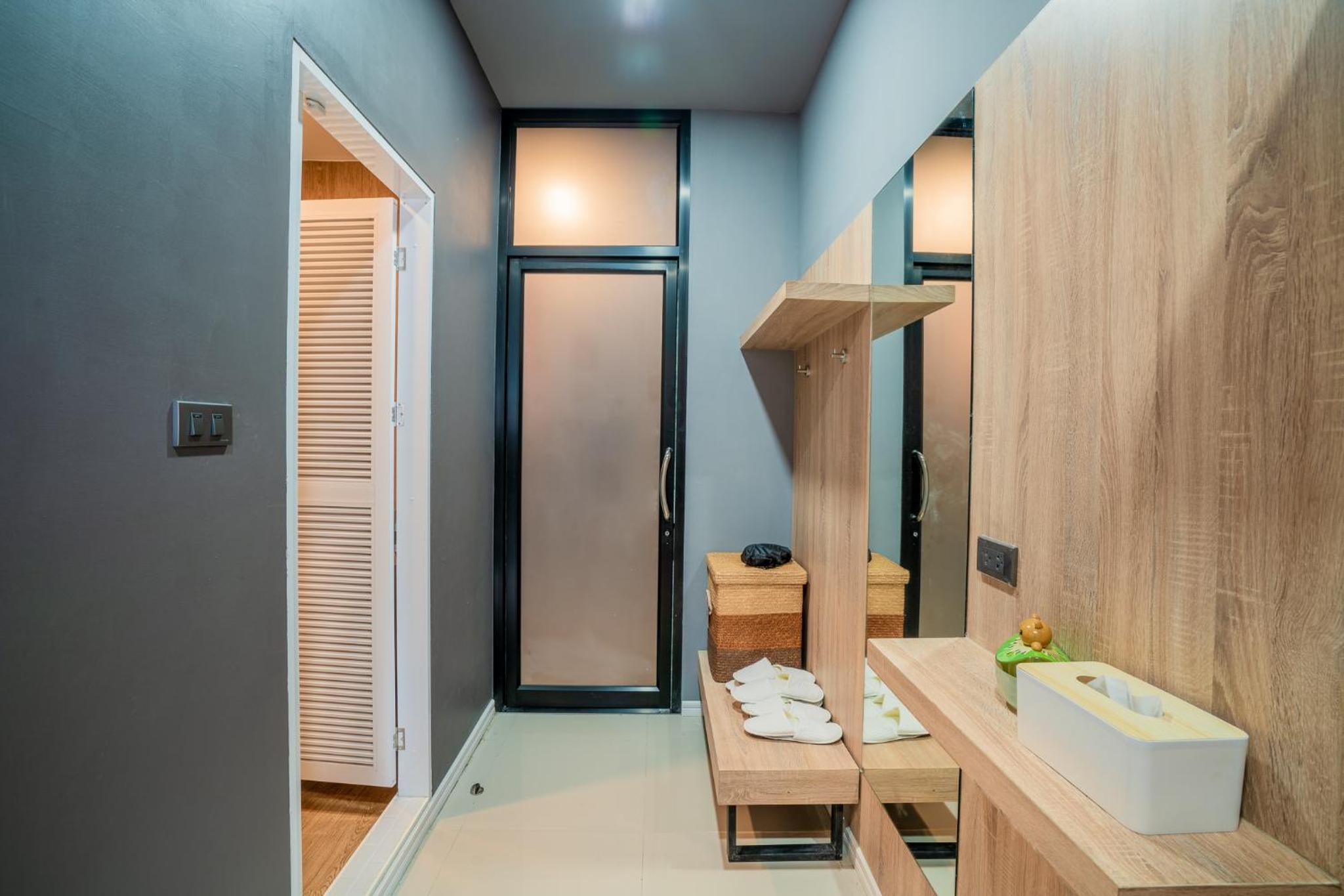 Family Suite with Balcony - Photo 16