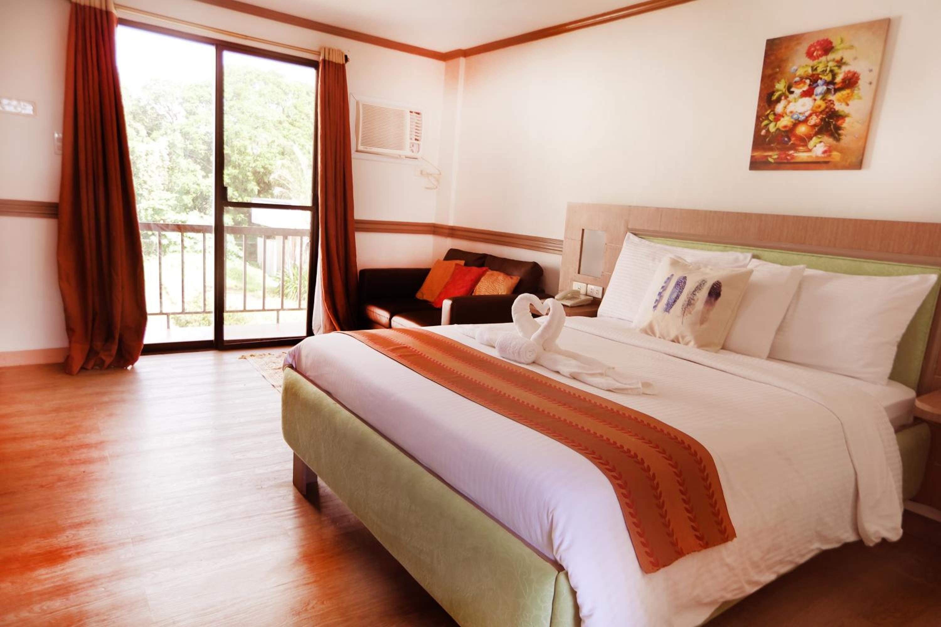 Deluxe Queen Room