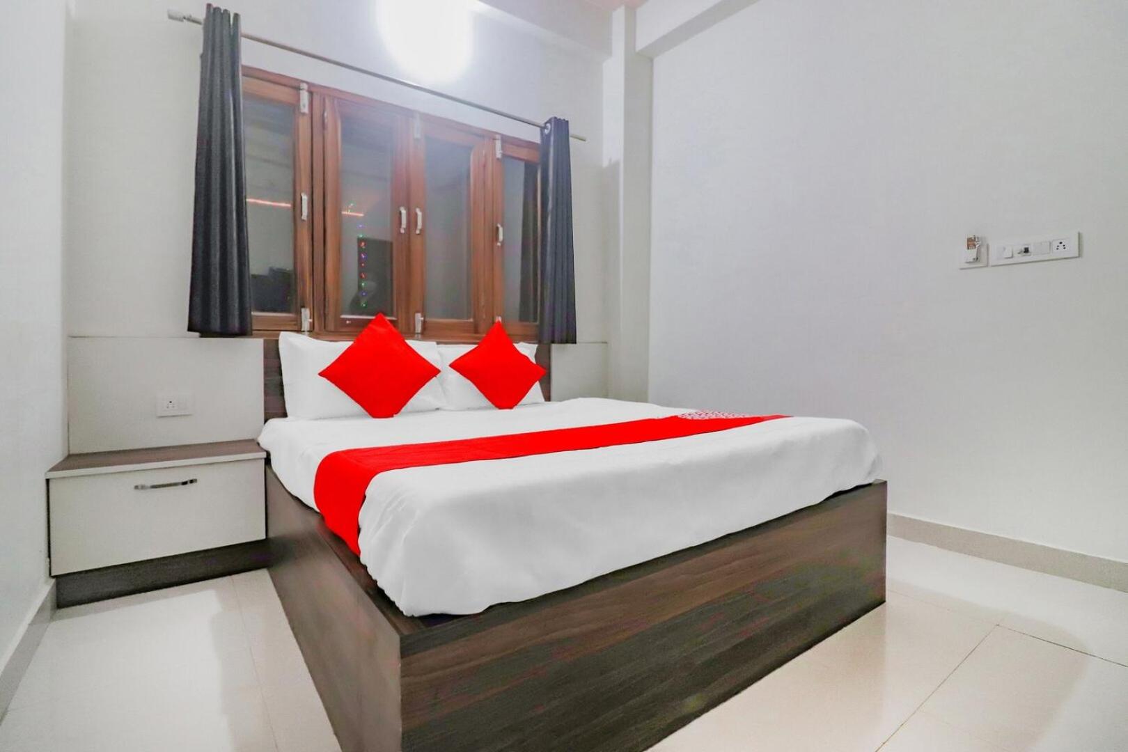 Deluxe Room - Photo 9