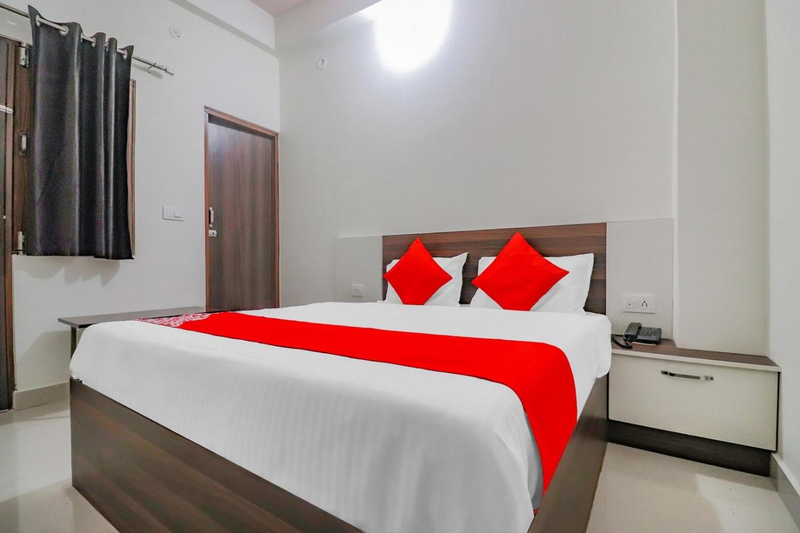 Deluxe Room - Photo 16