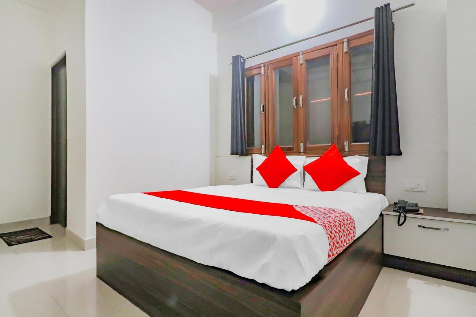Deluxe Room - Photo 14