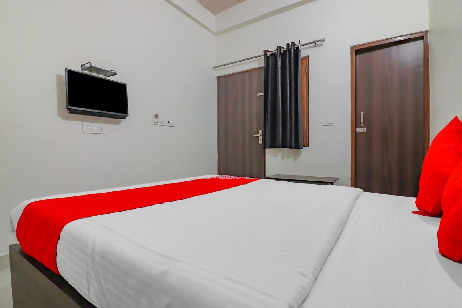Deluxe Room - Photo 10
