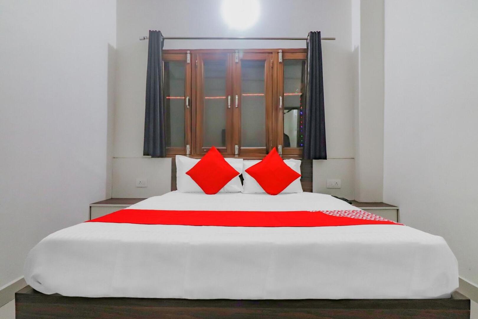 Deluxe Room - Photo 7