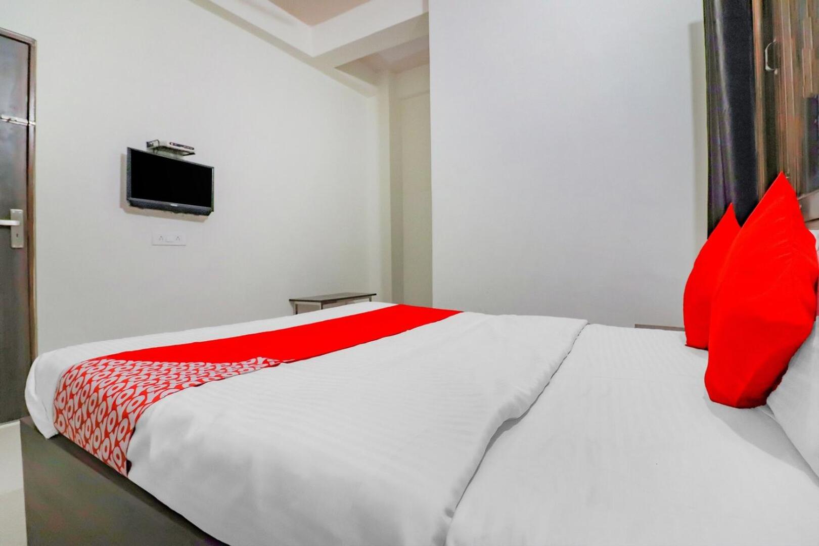 Deluxe Room - Photo 13