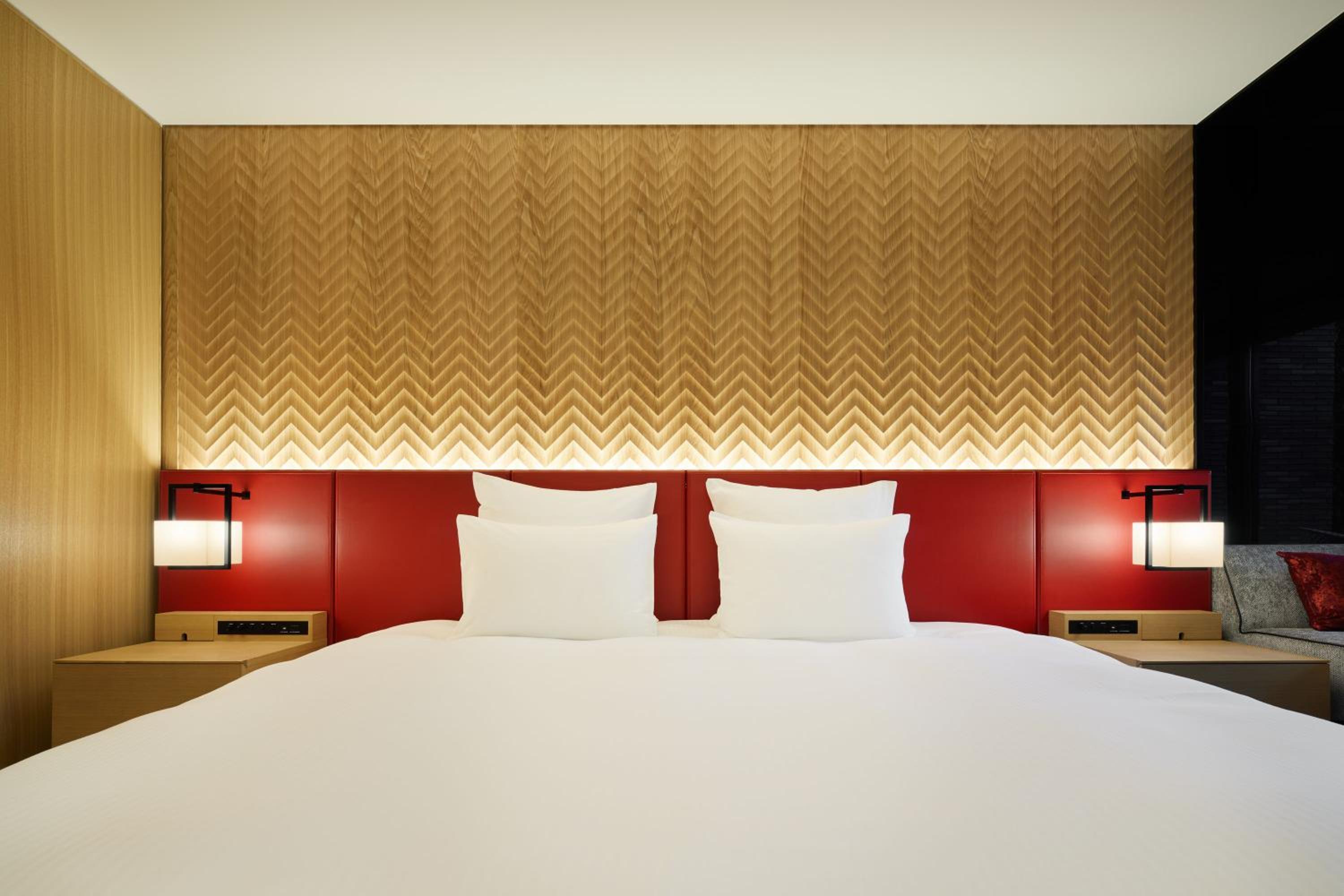 Deluxe King Room - Photo 3