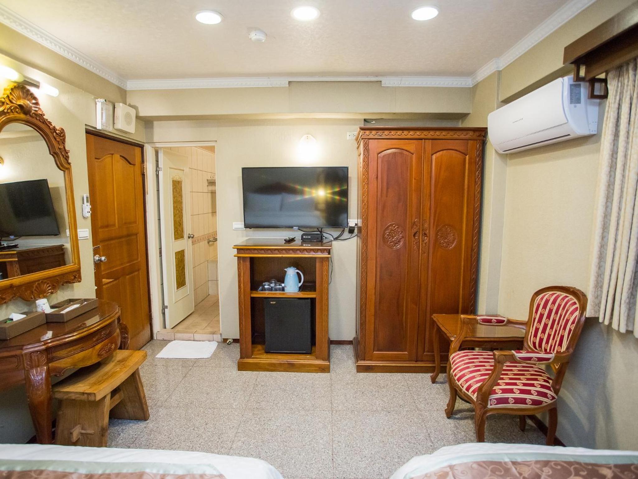 Standard Family Room photo 3