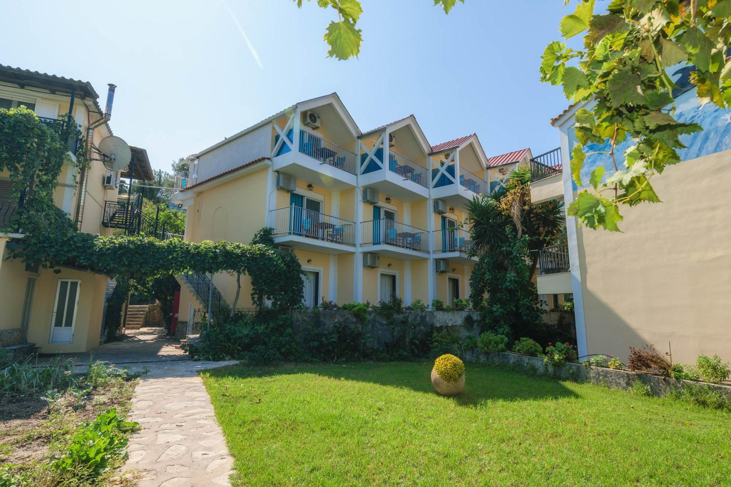 Studio with Balcony - Photo 28