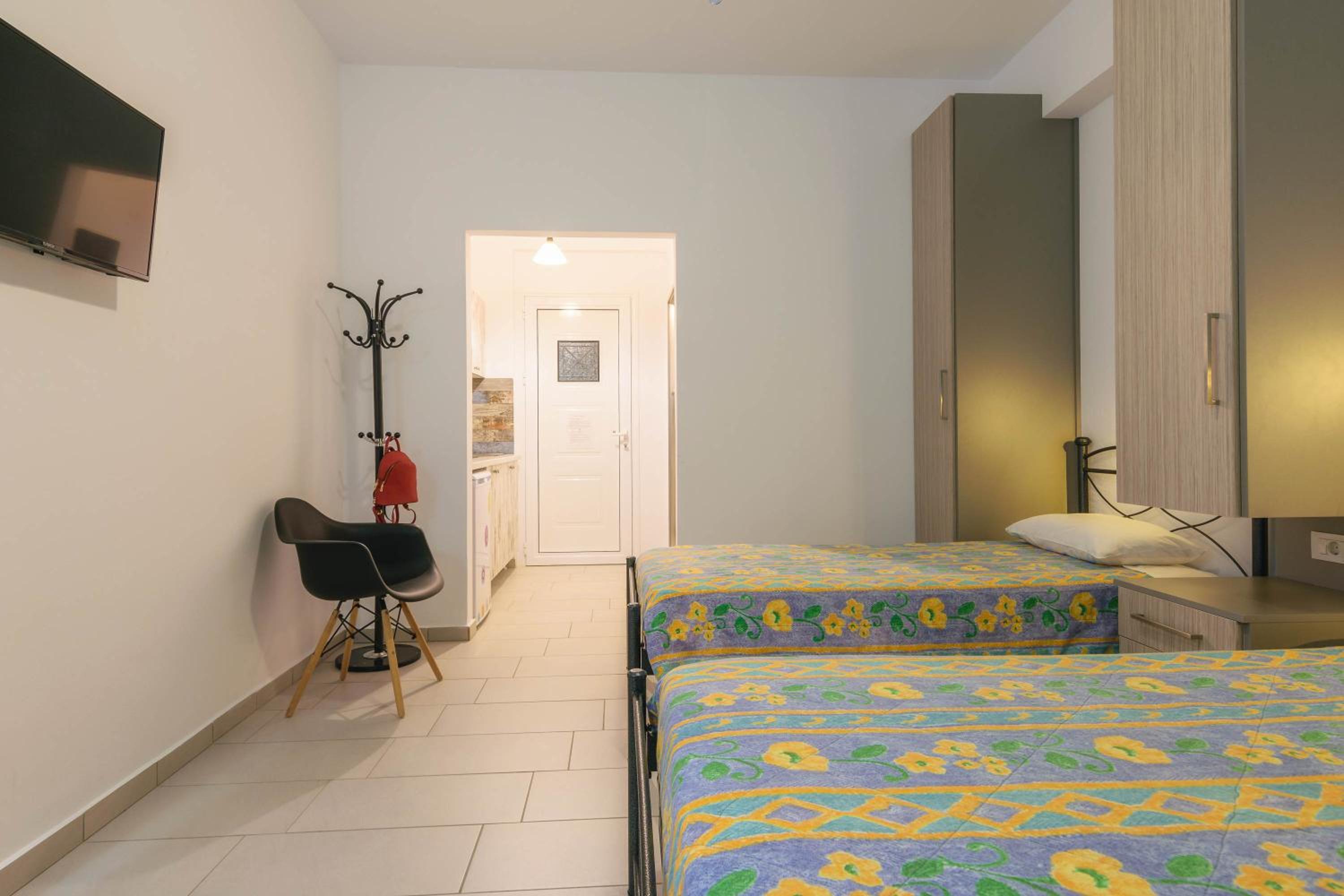 Studio with Balcony - Photo 4