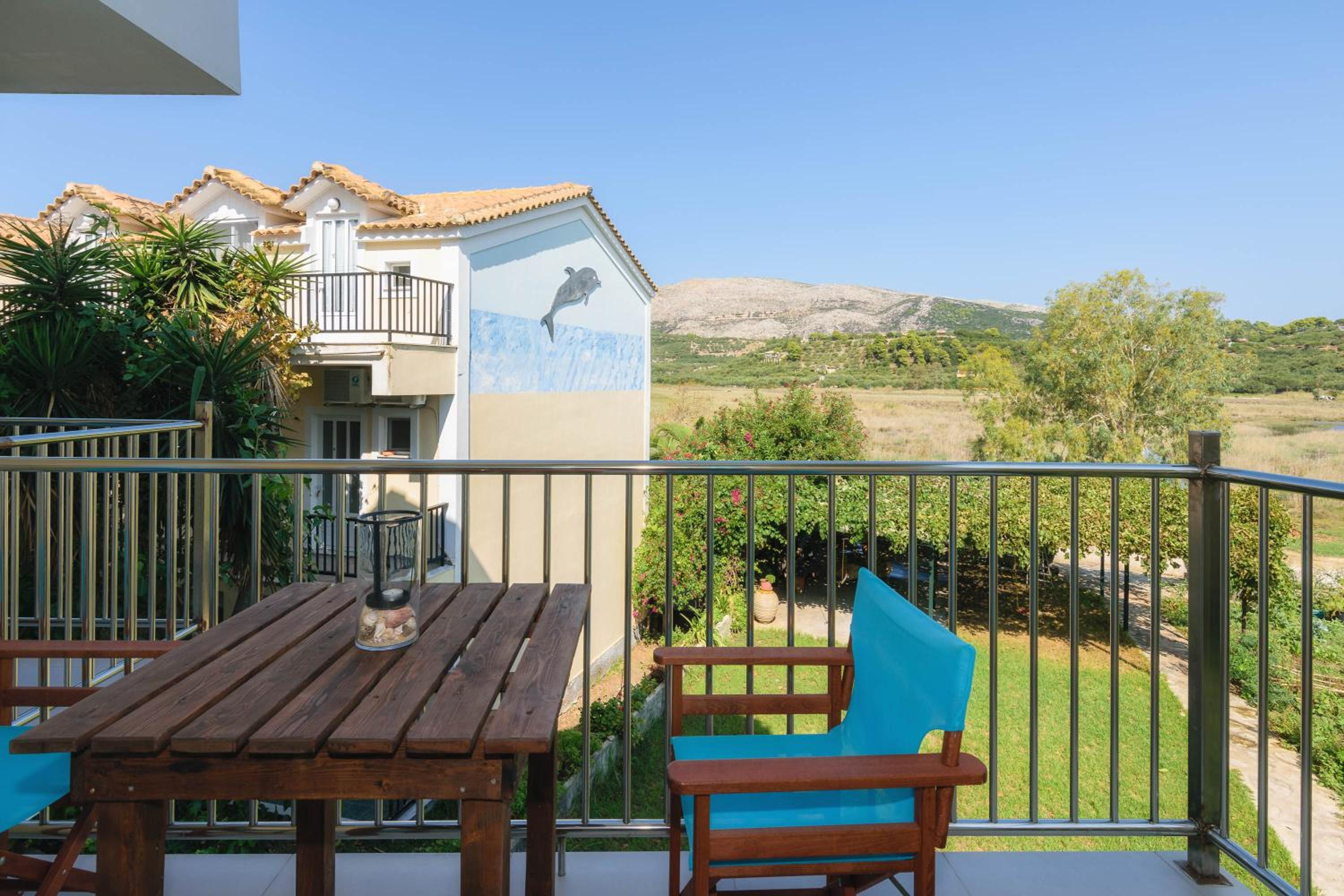 Studio with Balcony - Photo 6
