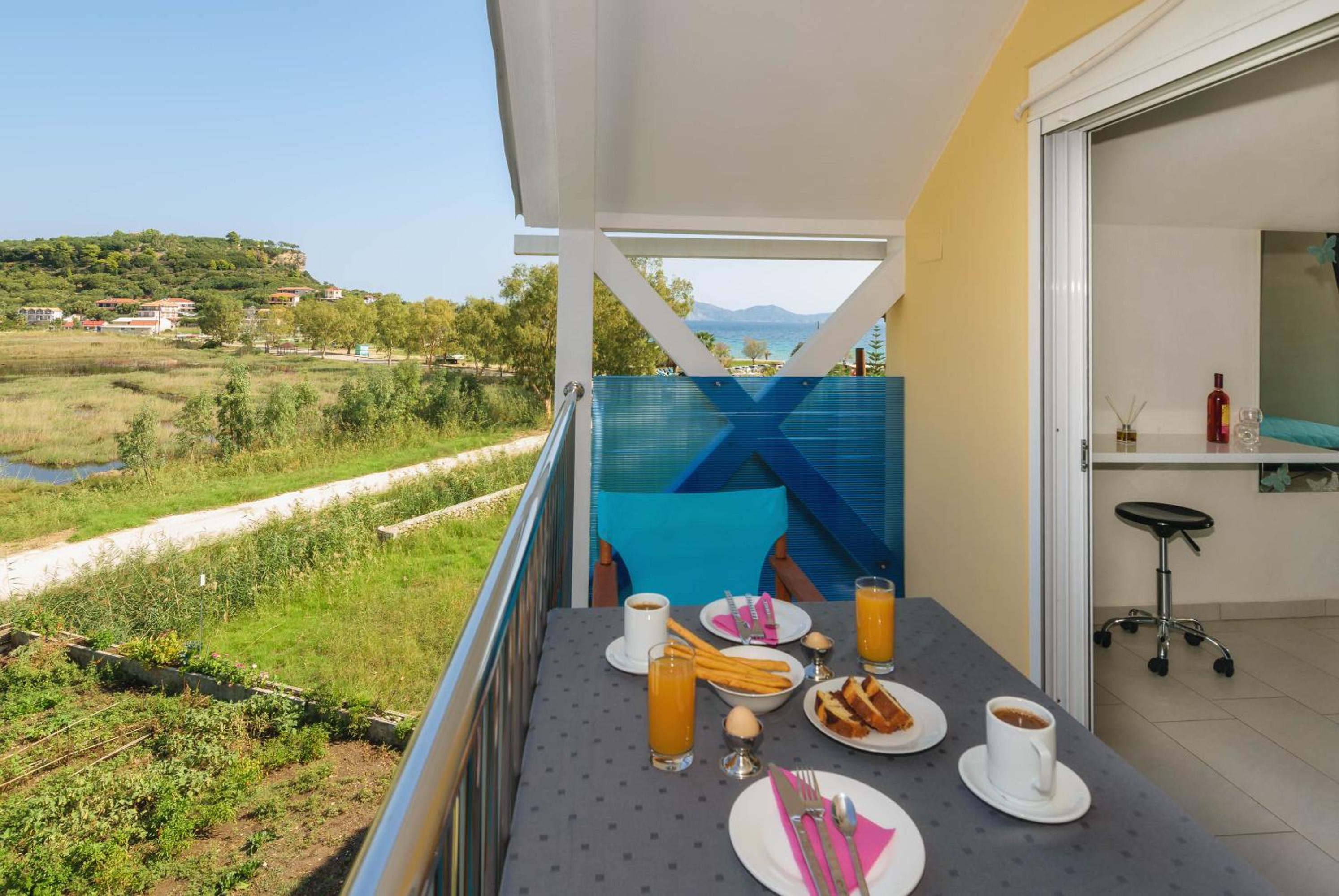 Studio with Balcony - Photo 7