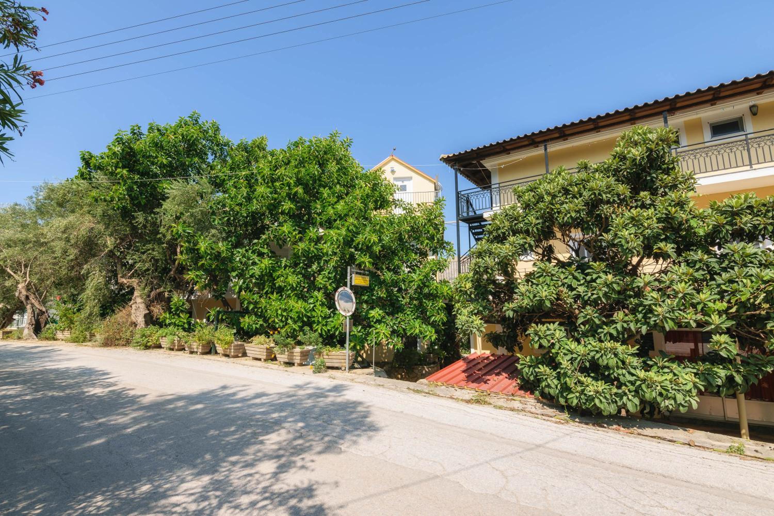Studio with Balcony - Photo 8