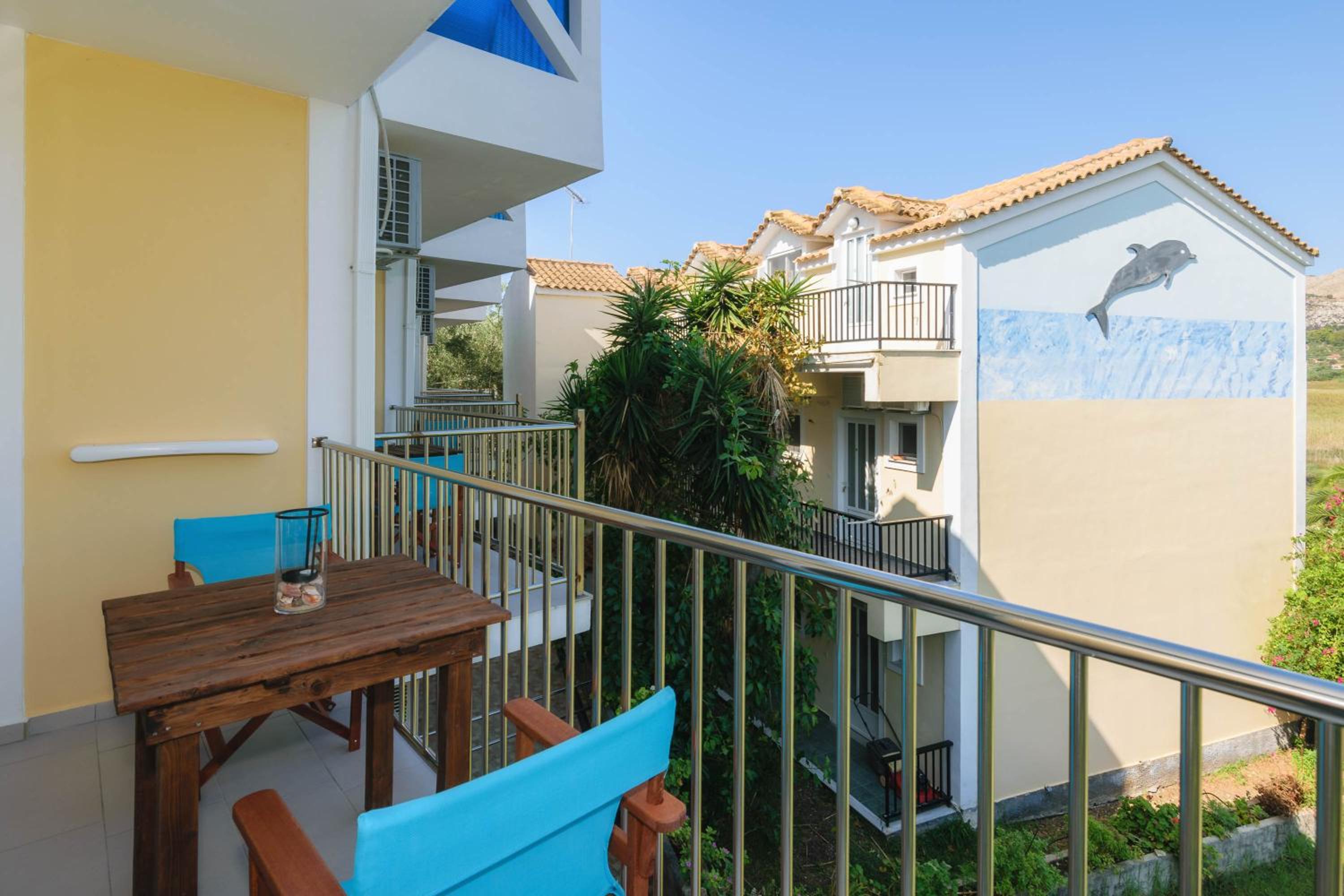 Studio with Balcony - Photo 9