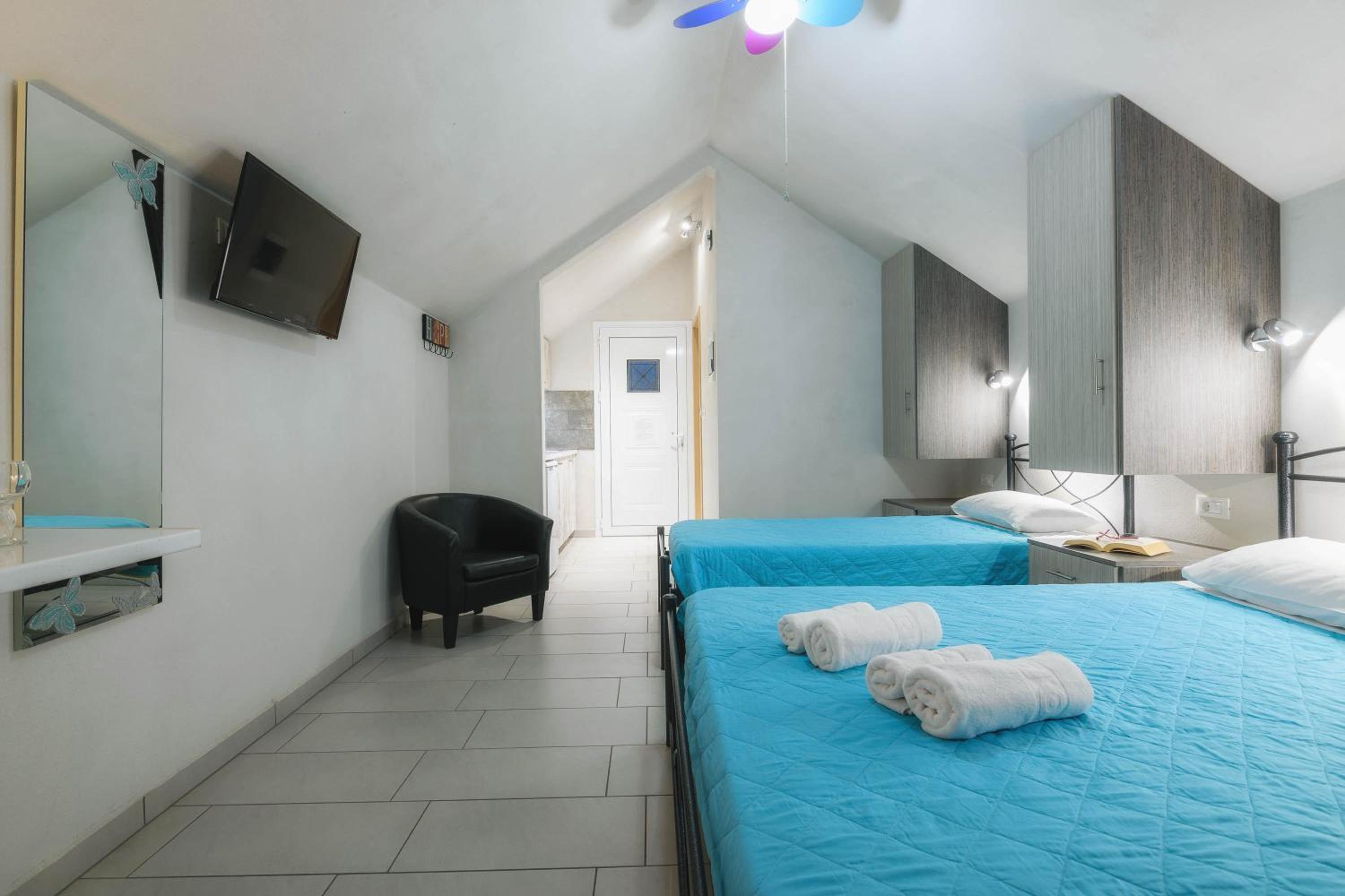 Studio with Balcony - Photo 43