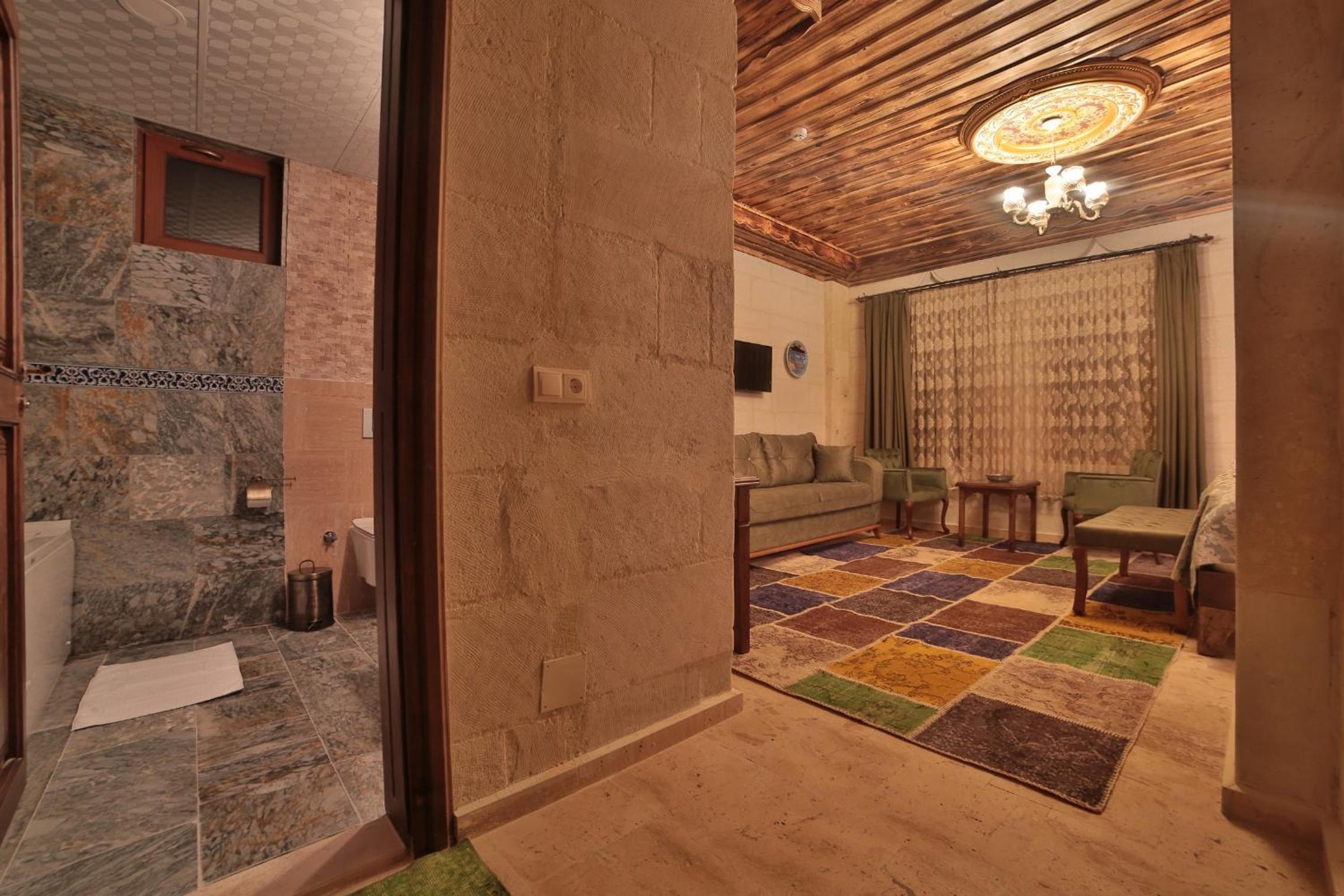 Comfort Room with Tub - Photo 1
