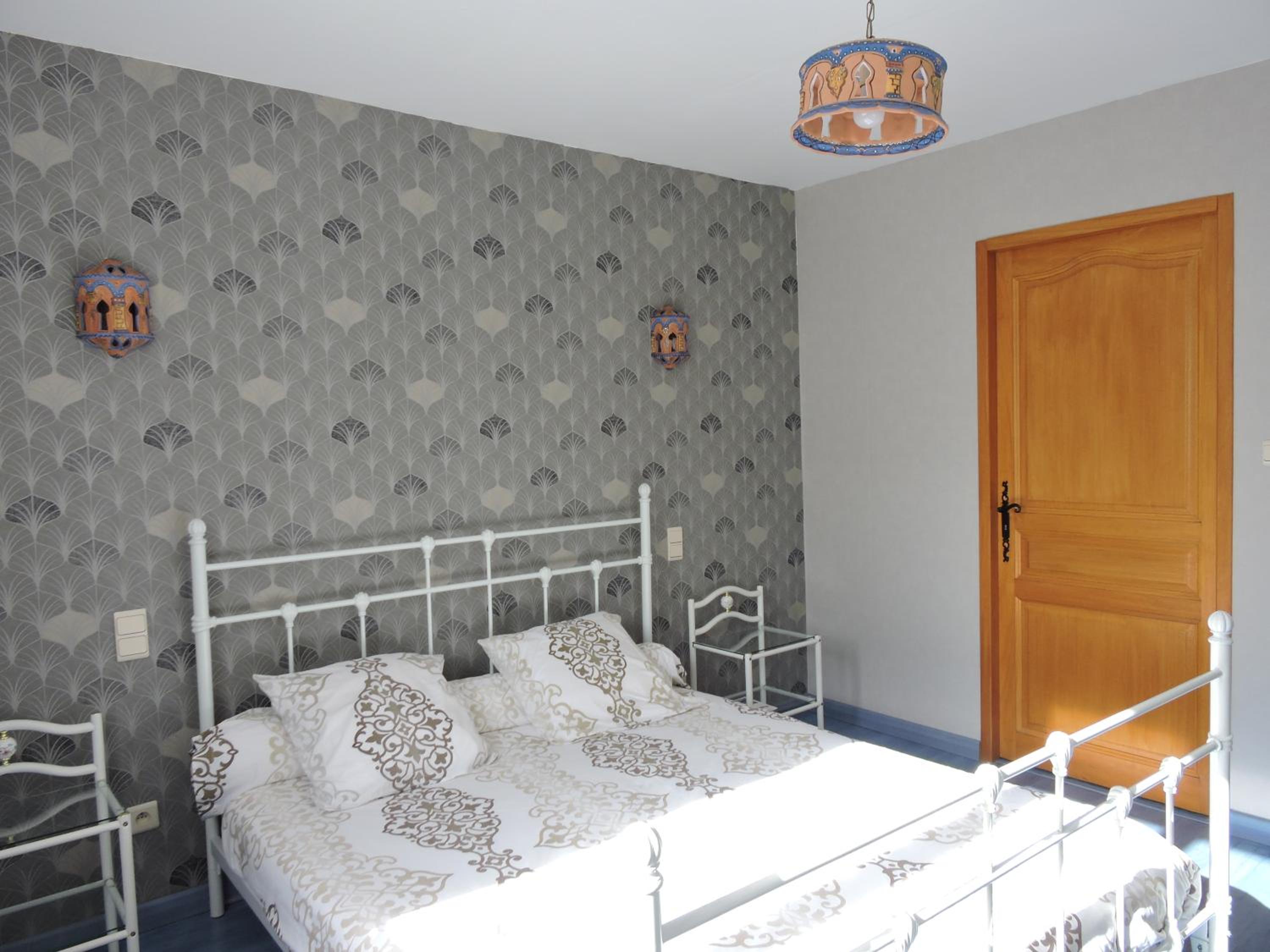Double Room with Bath - Photo 2