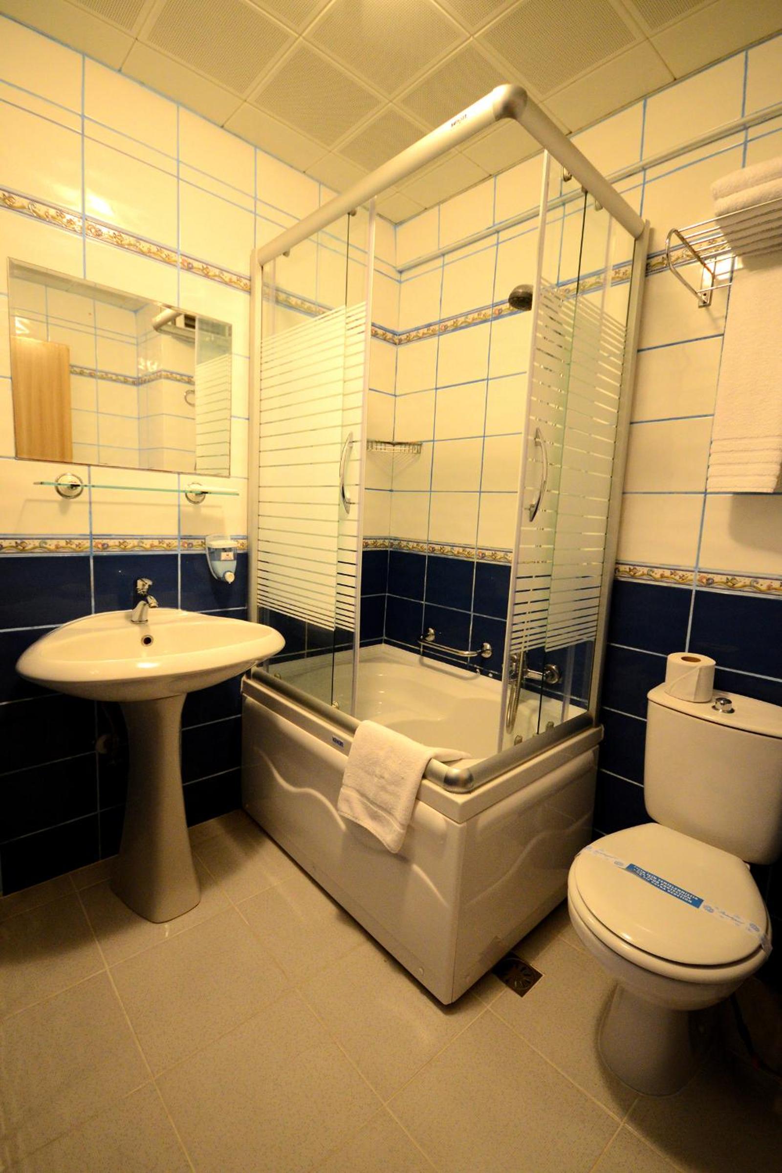 Standard Double Room - Photo 2