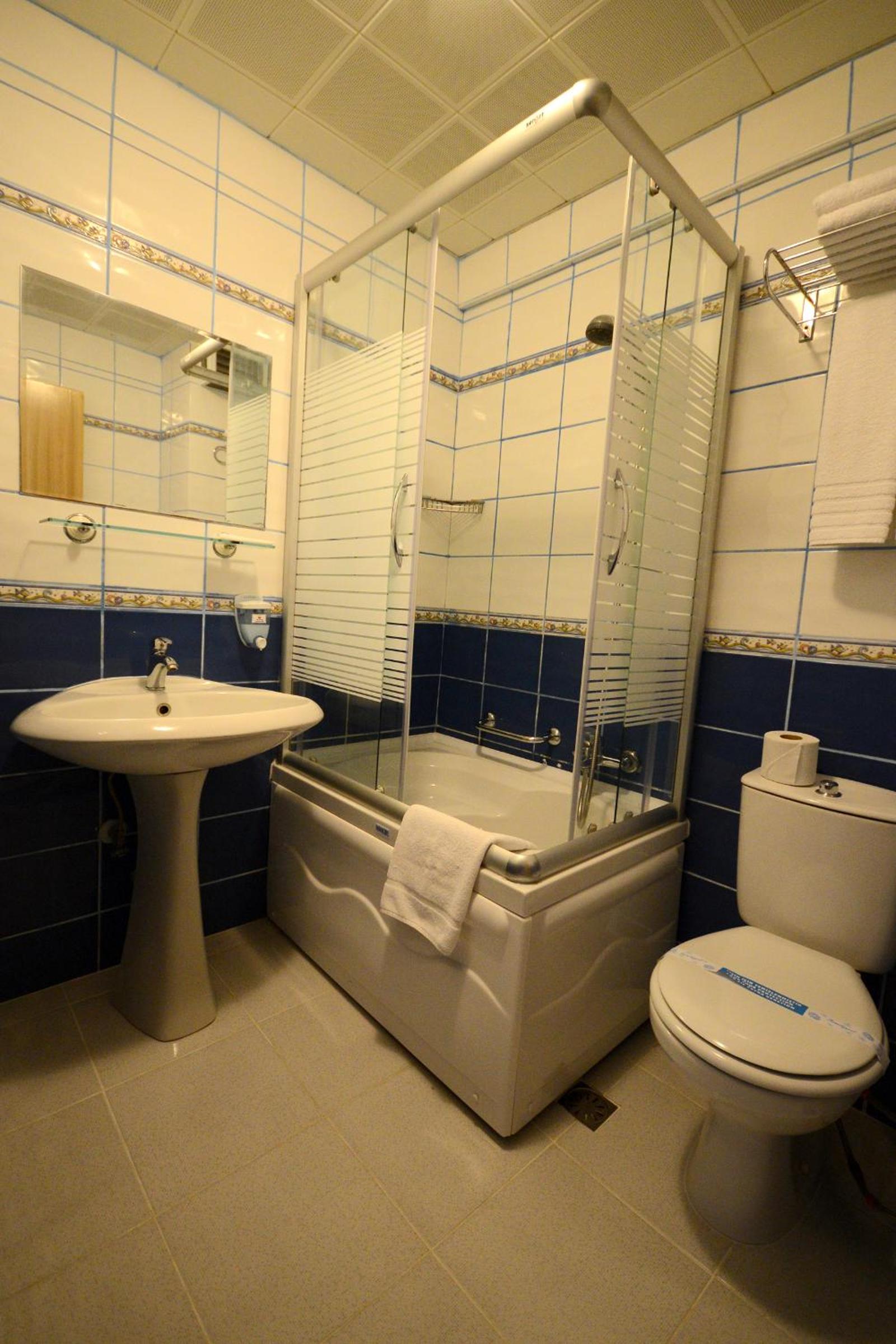 Standard Double Room - Photo 3