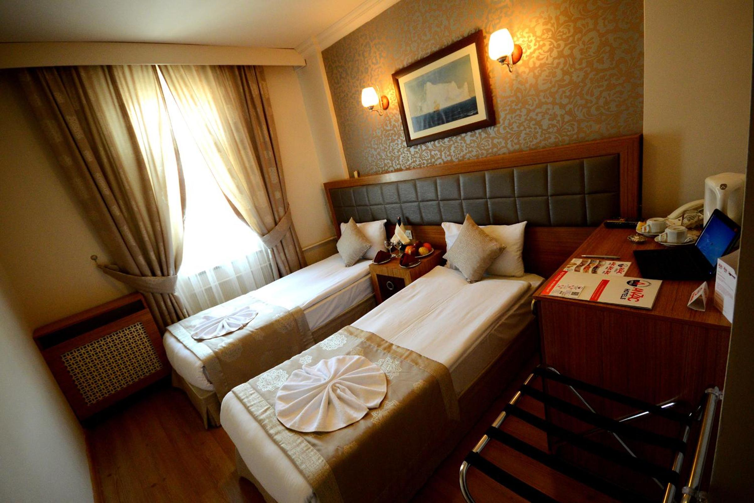 Standard Twin Room - Photo 4