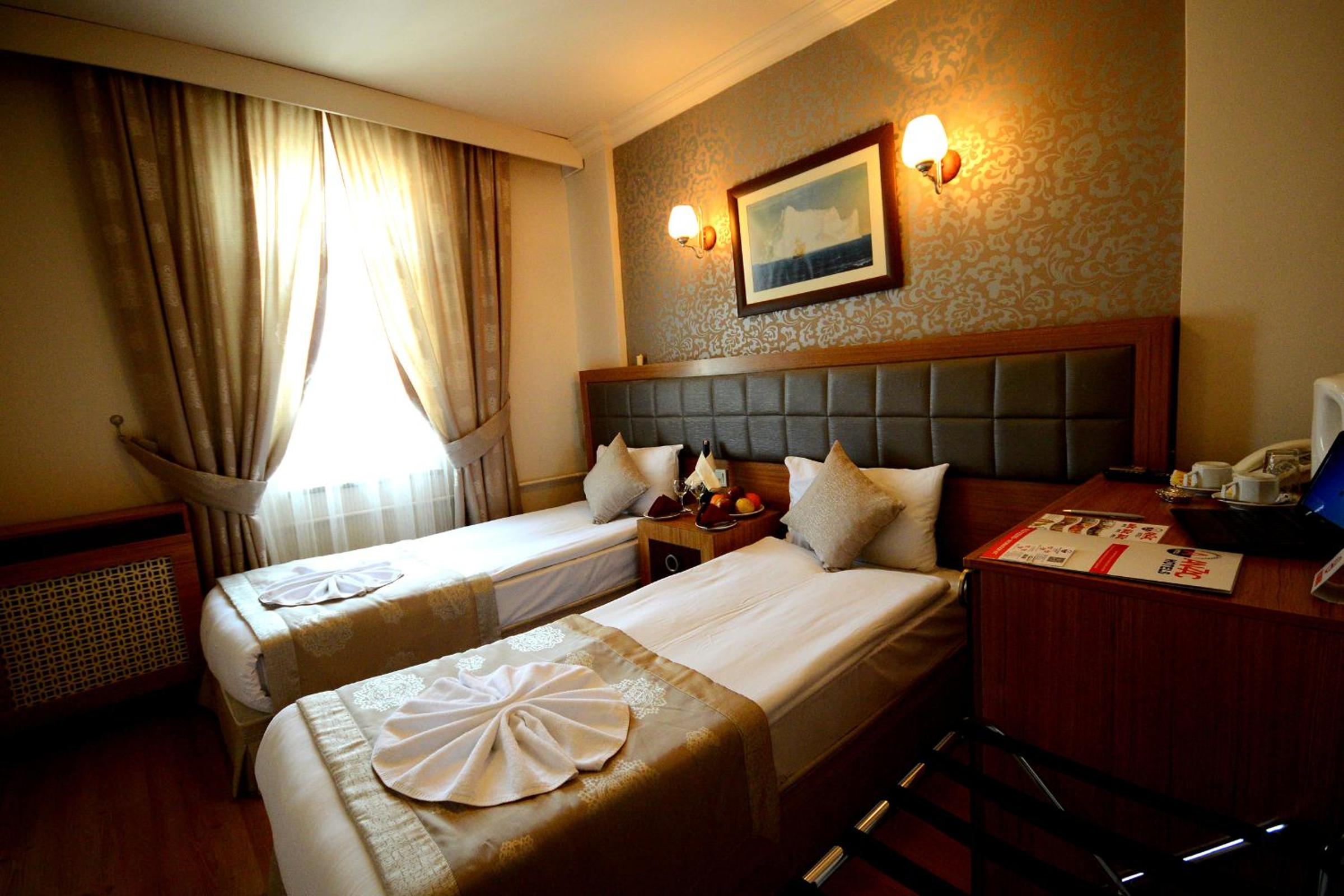 Standard Twin Room - Photo 2