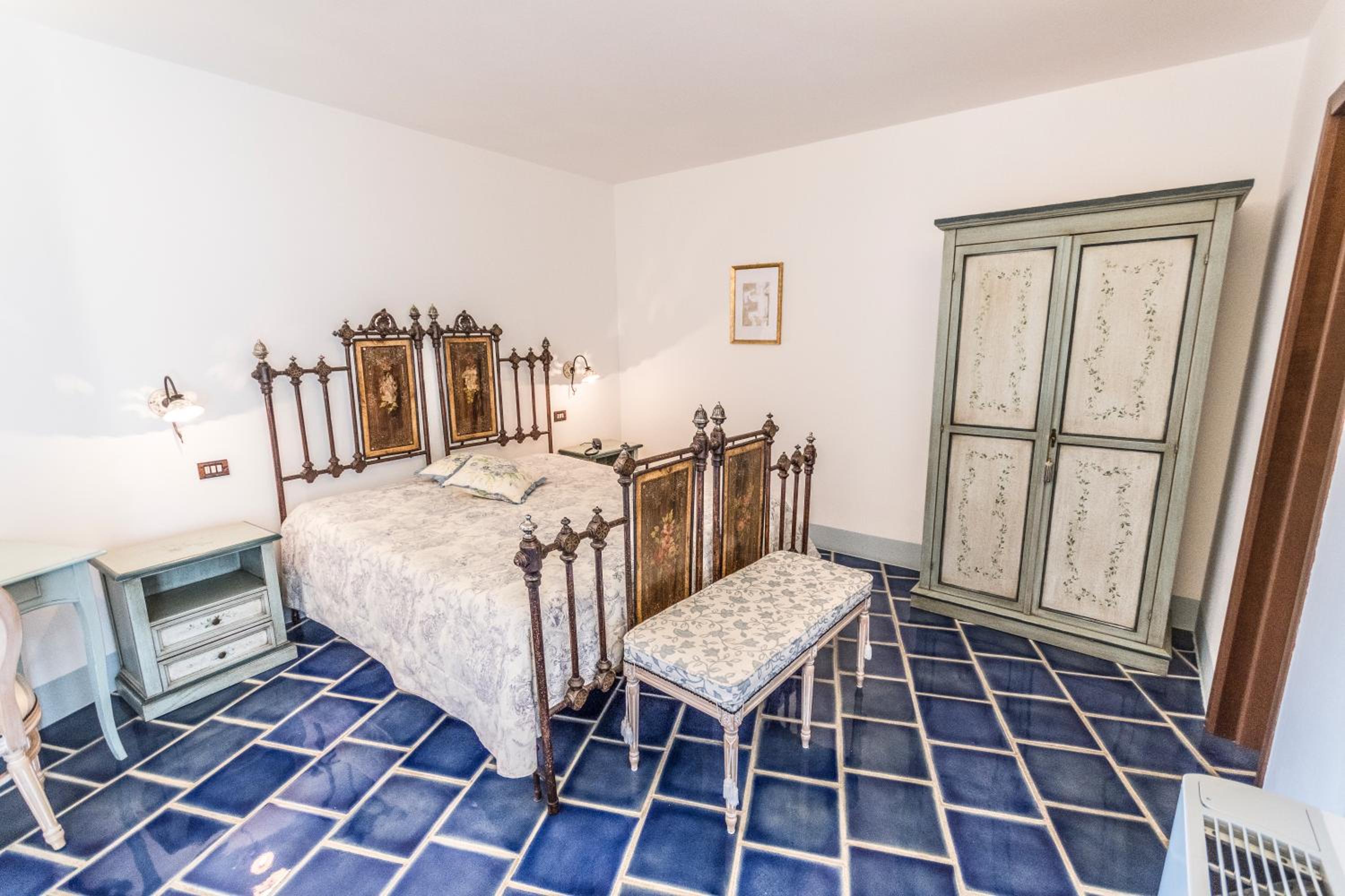 Family Room with Terrace photo 3