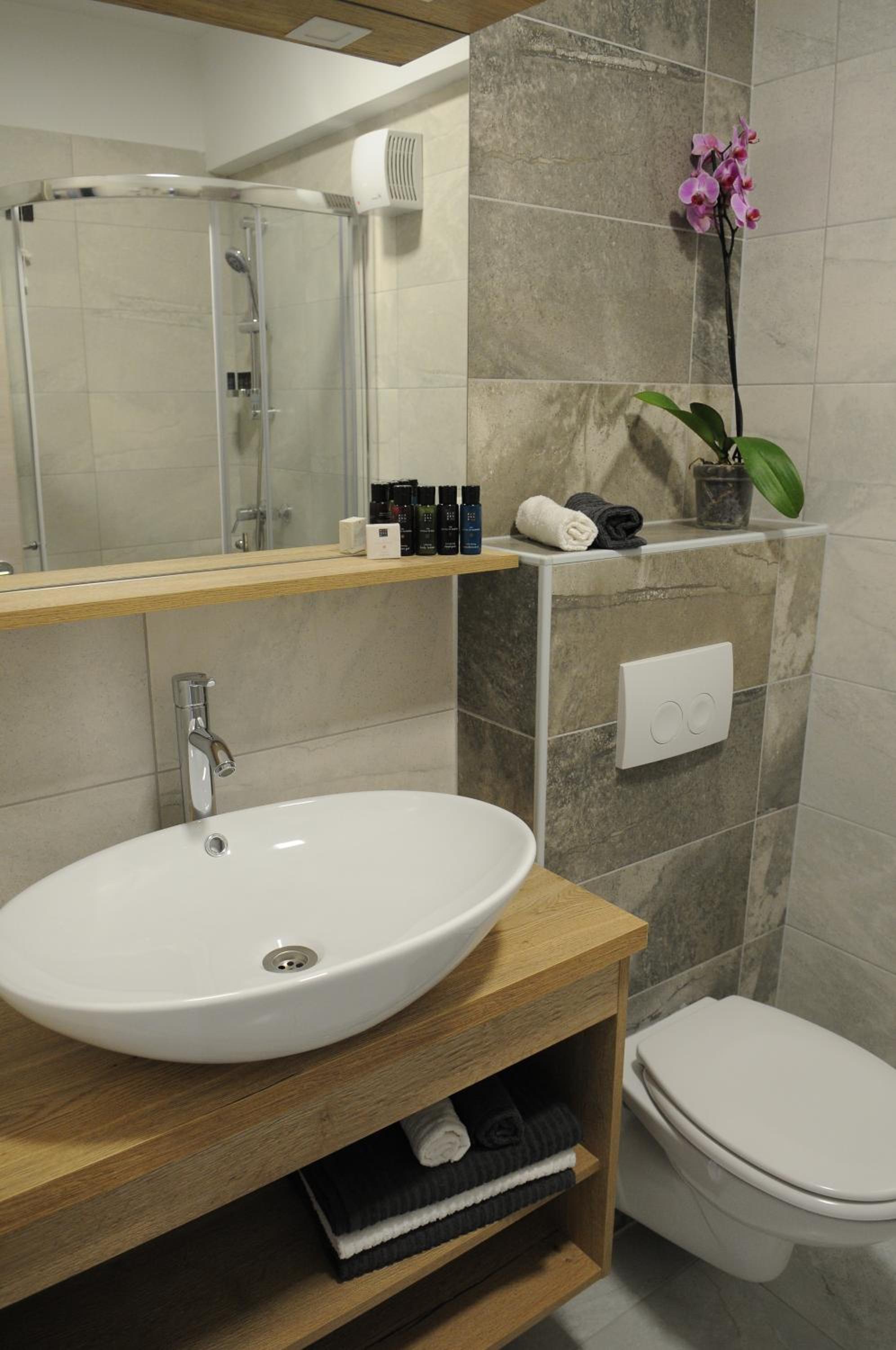 Double Room with Balcony - Photo 2