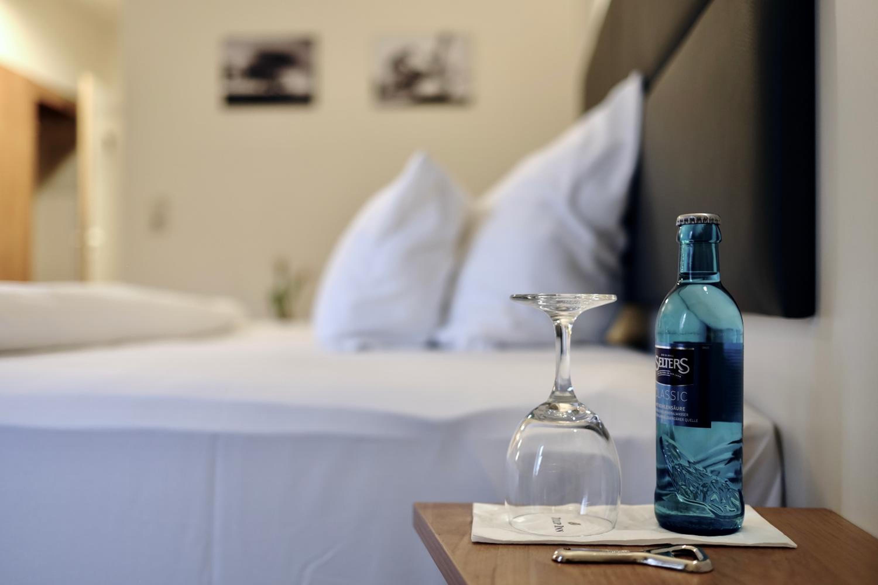Standard Twin Room - Photo 4