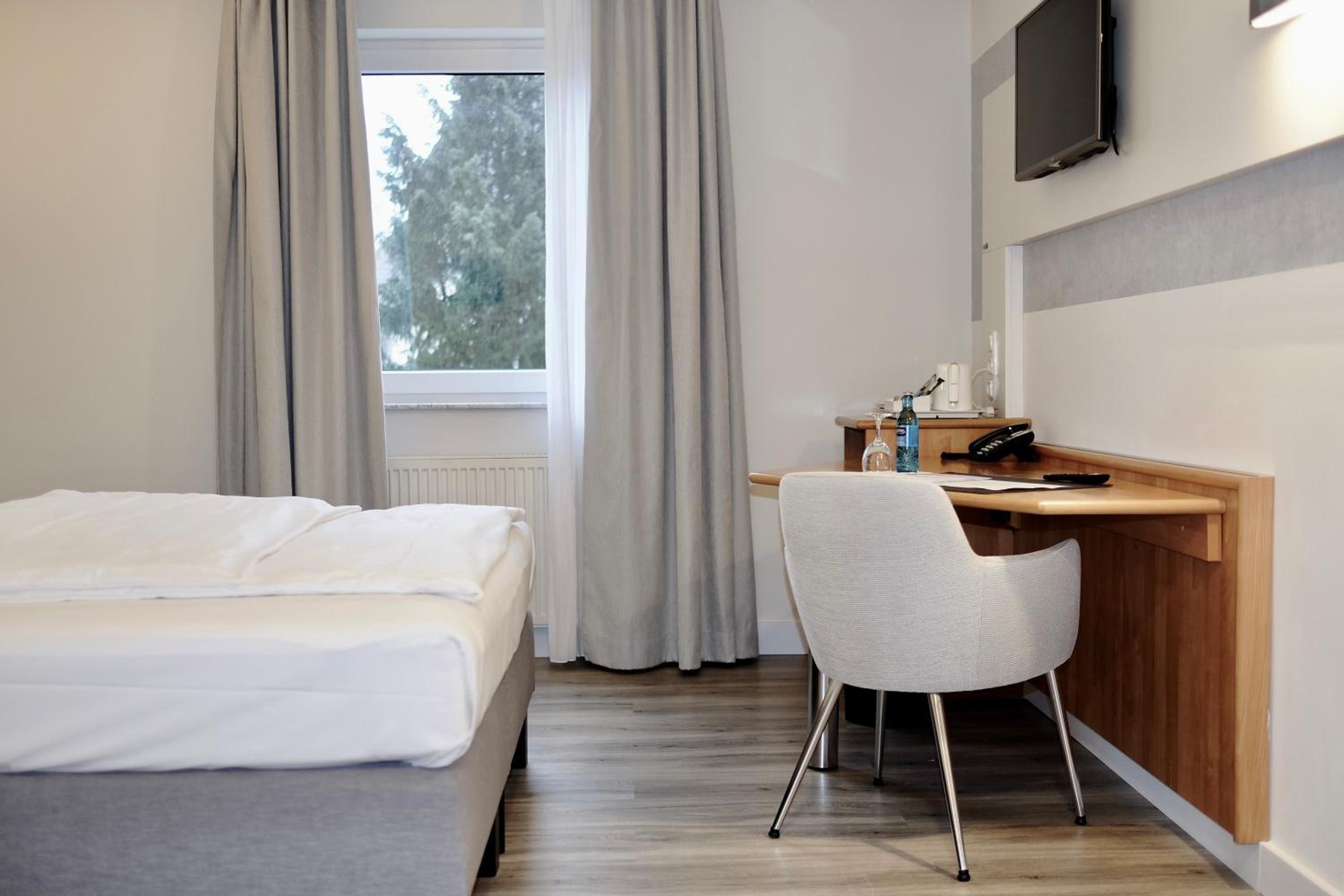 Superior Room 2 Single Beds - Photo 1