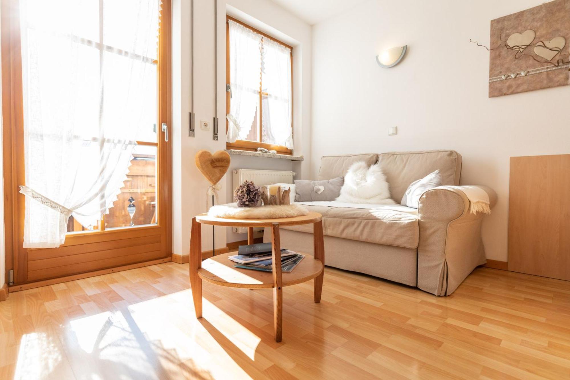 Apartment with Mountain View