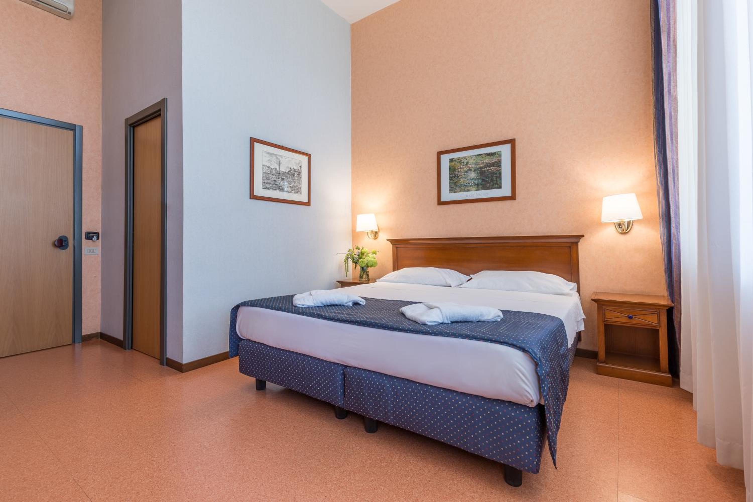 Double or Twin Room photo 1