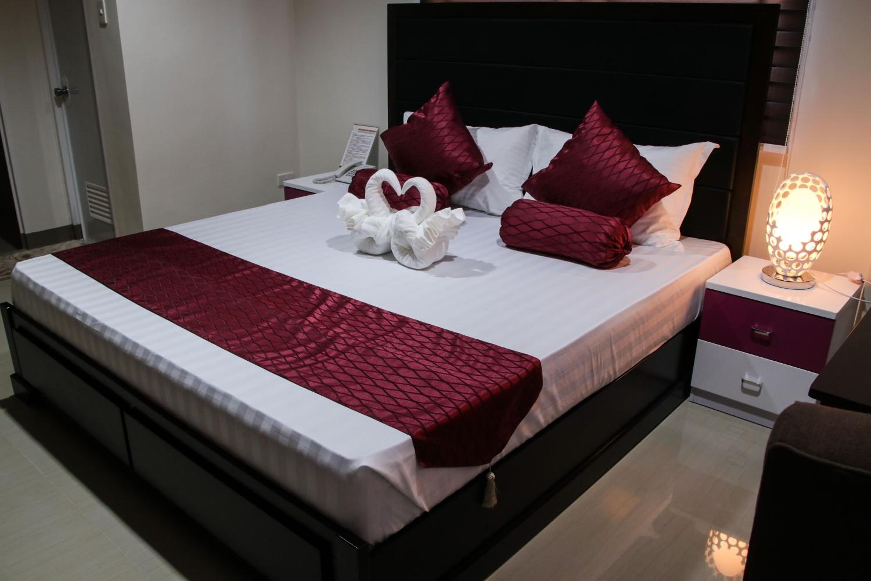 Deluxe Room - Photo 12